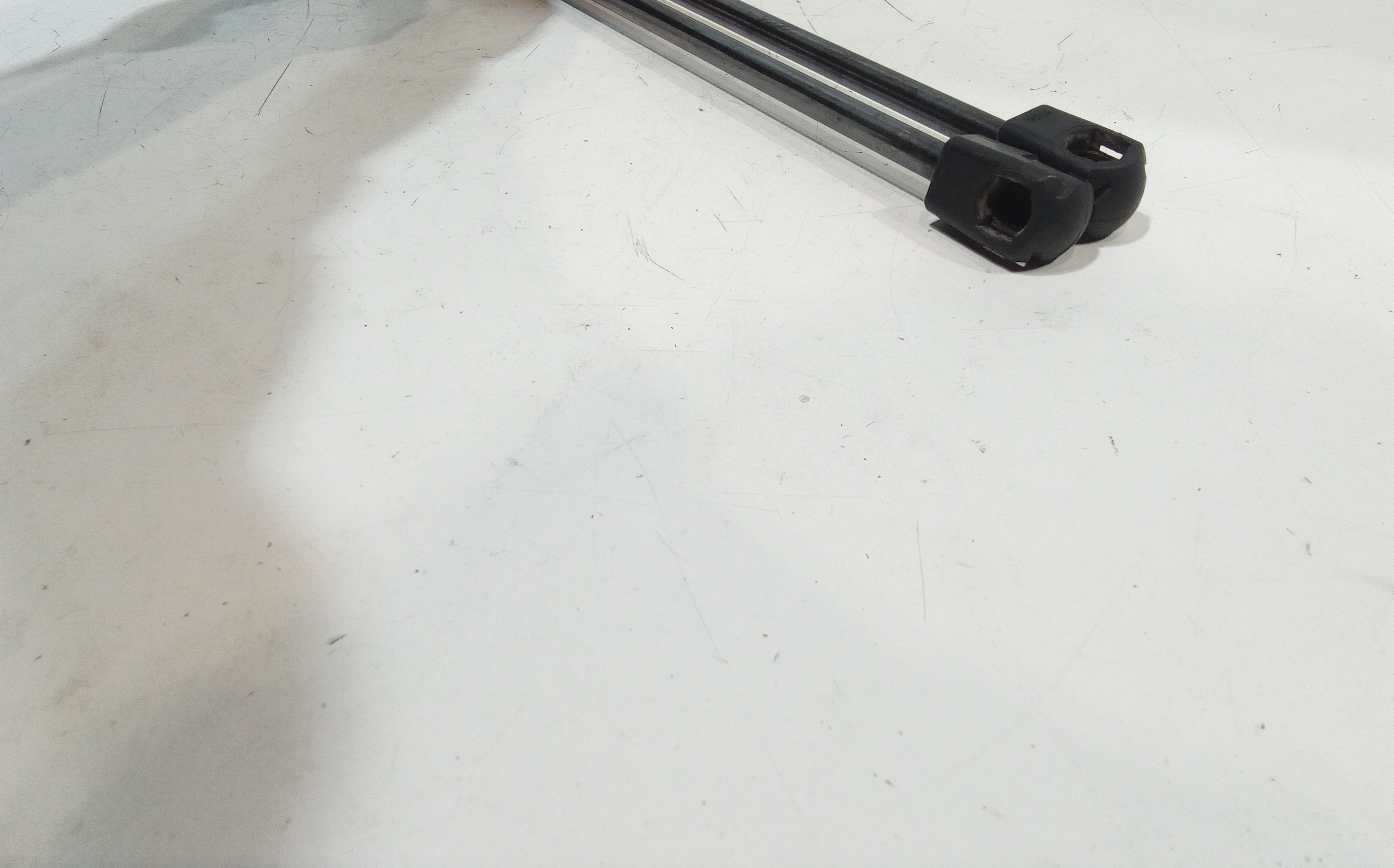 Pistoncini cofano Post. per Opel Corsa C 3p 2 Serie (2003 - 2006)