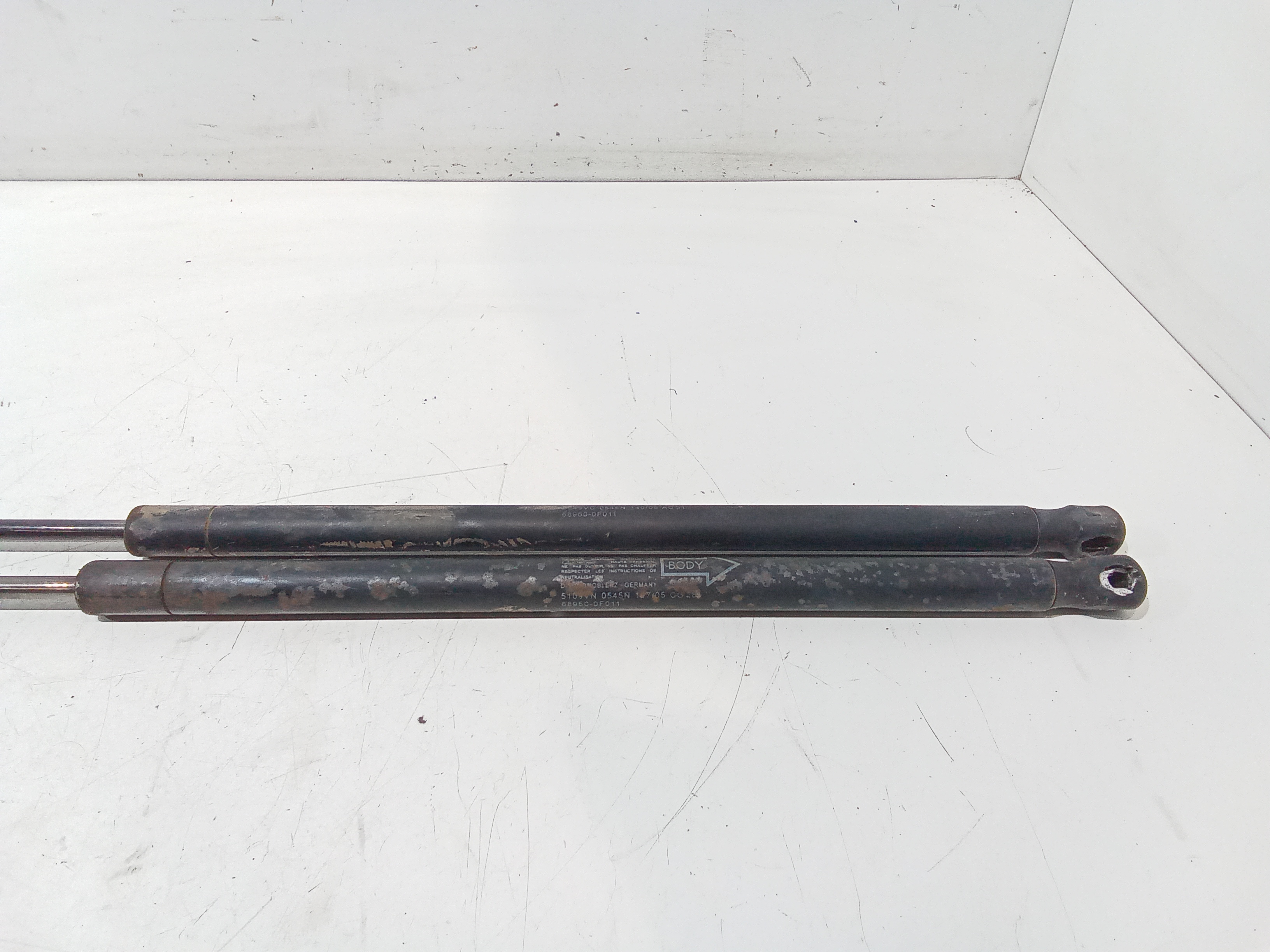 Pistoncini cofano Post. per Toyota Corolla Verso 2 Serie (2004 - 2009)