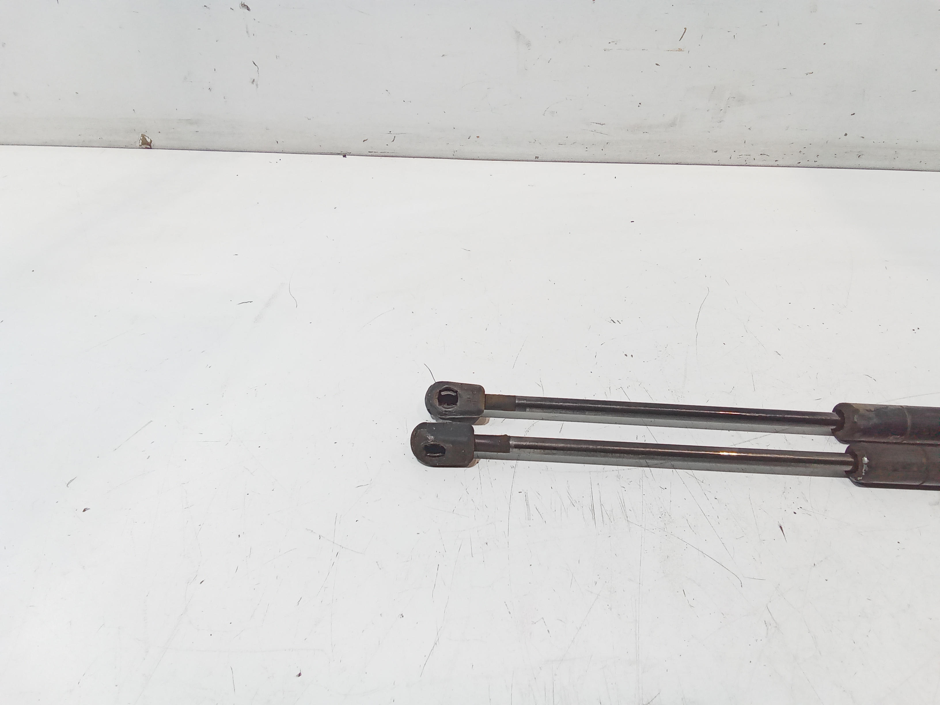 Pistoncini cofano Post. per Toyota Corolla Verso 2 Serie (2004 - 2009)