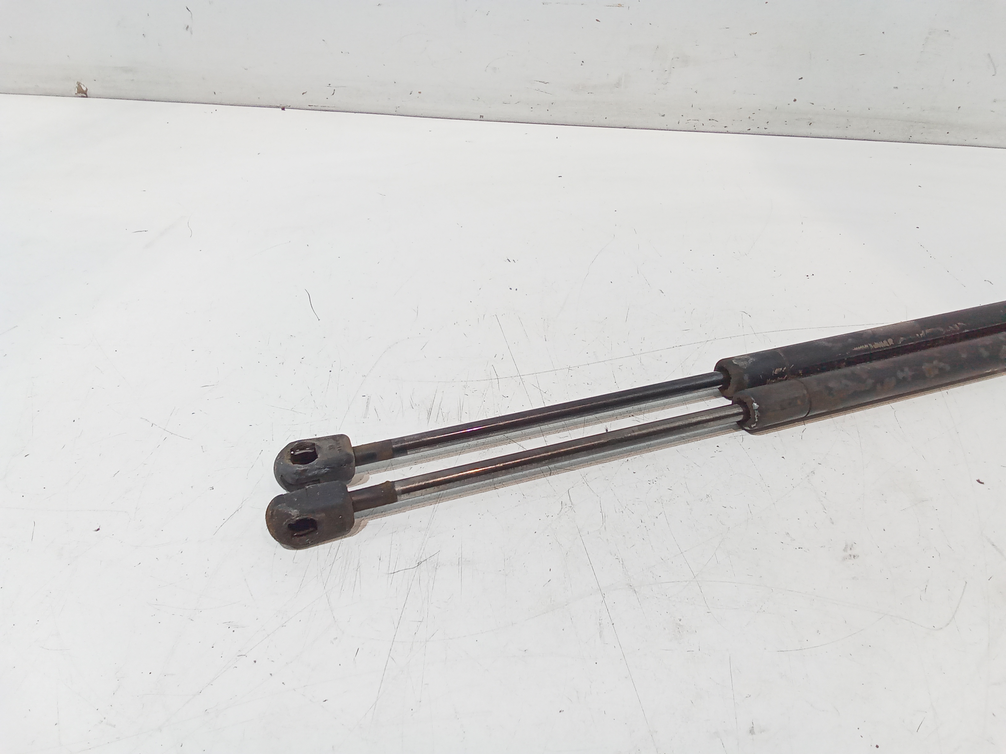 Pistoncini cofano Post. per Toyota Corolla Verso 2 Serie (2004 - 2009)