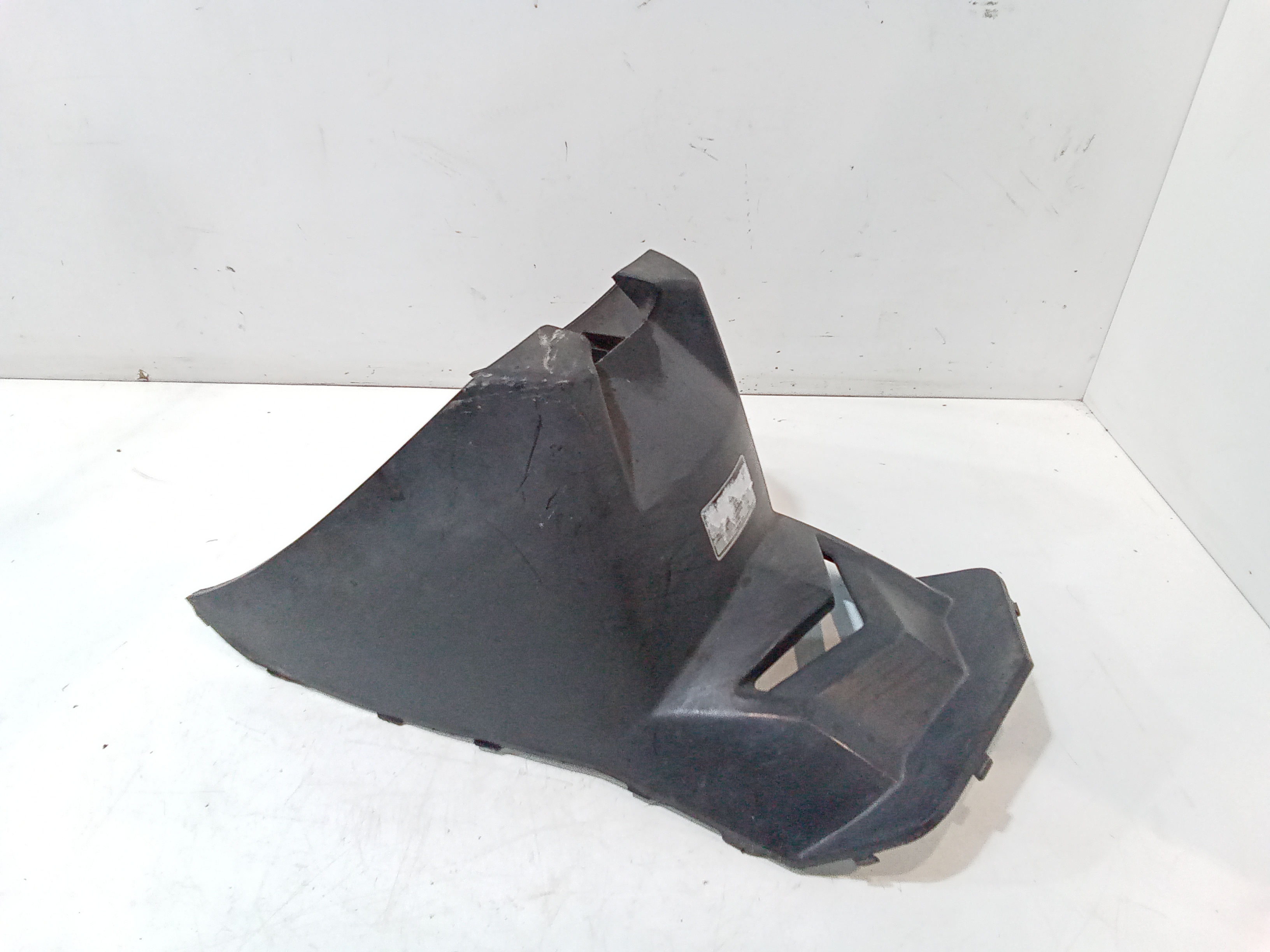 Carena centrale inferiore sella per Kymco Agility 50 (2007 - 2011)