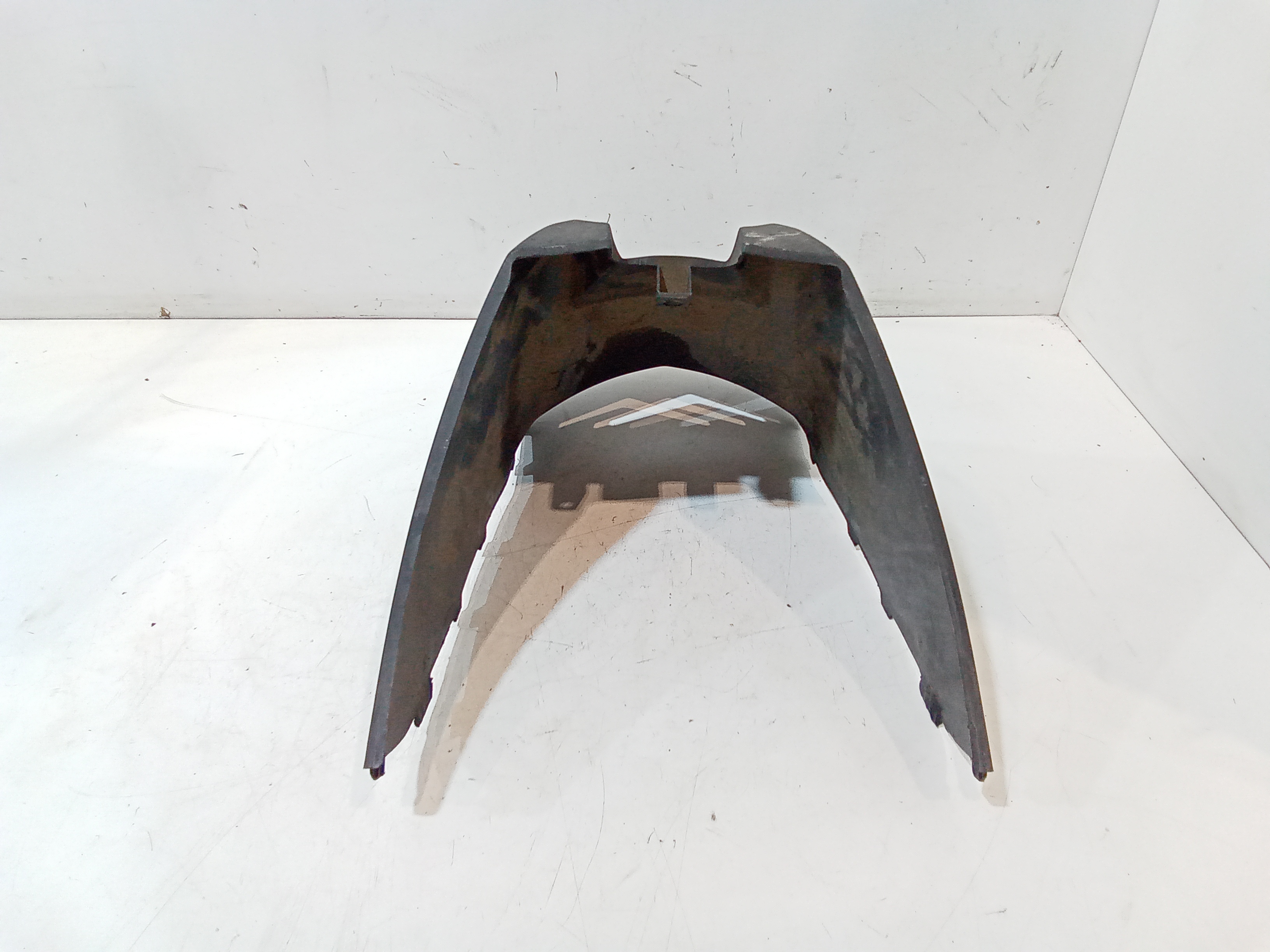 Carena centrale inferiore sella per Kymco Agility 50 (2007 - 2011)