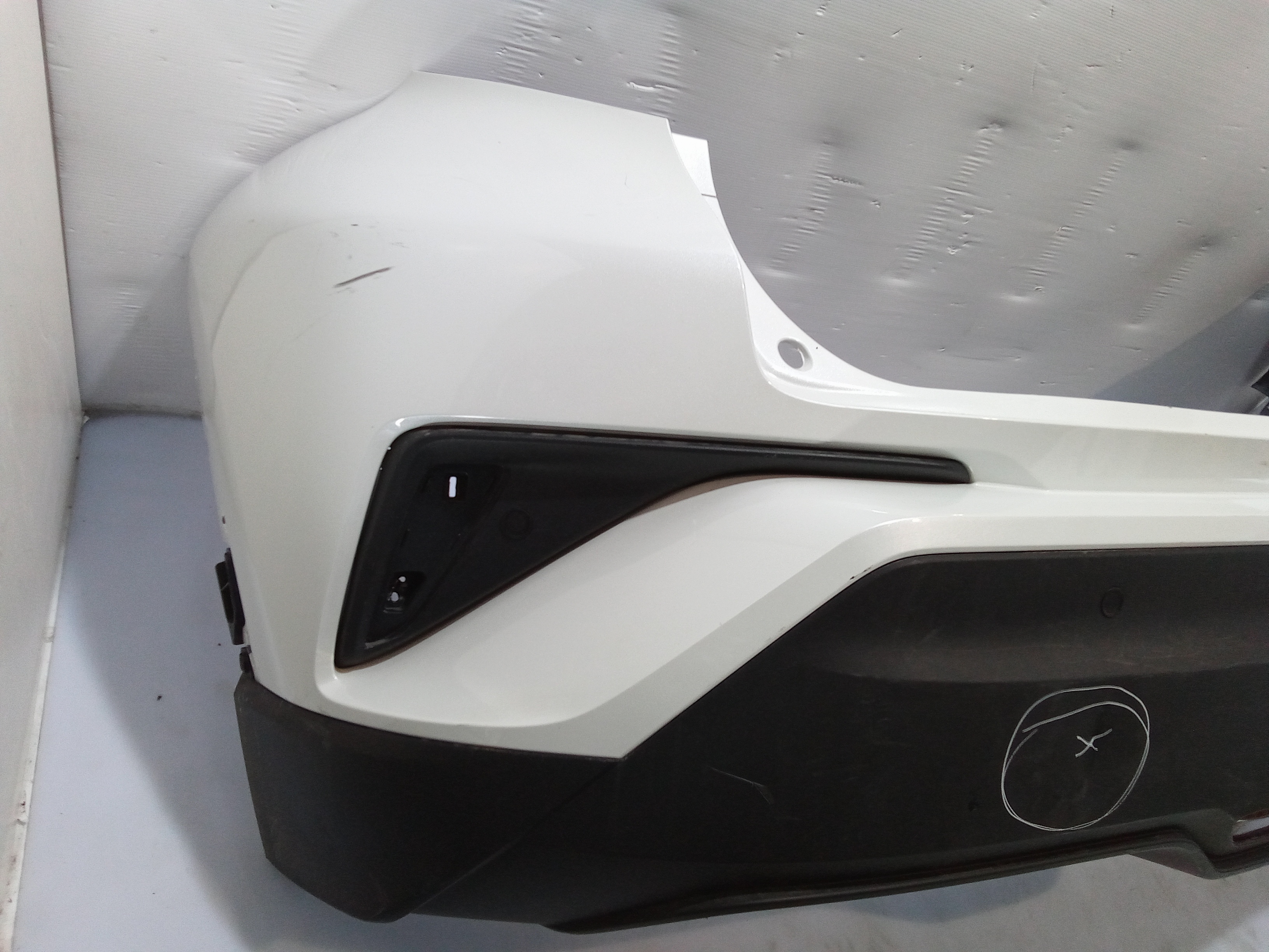 Paraurti Posteriore completo per Toyota C-hr Ibrida (16>) (2016 - In produzione)