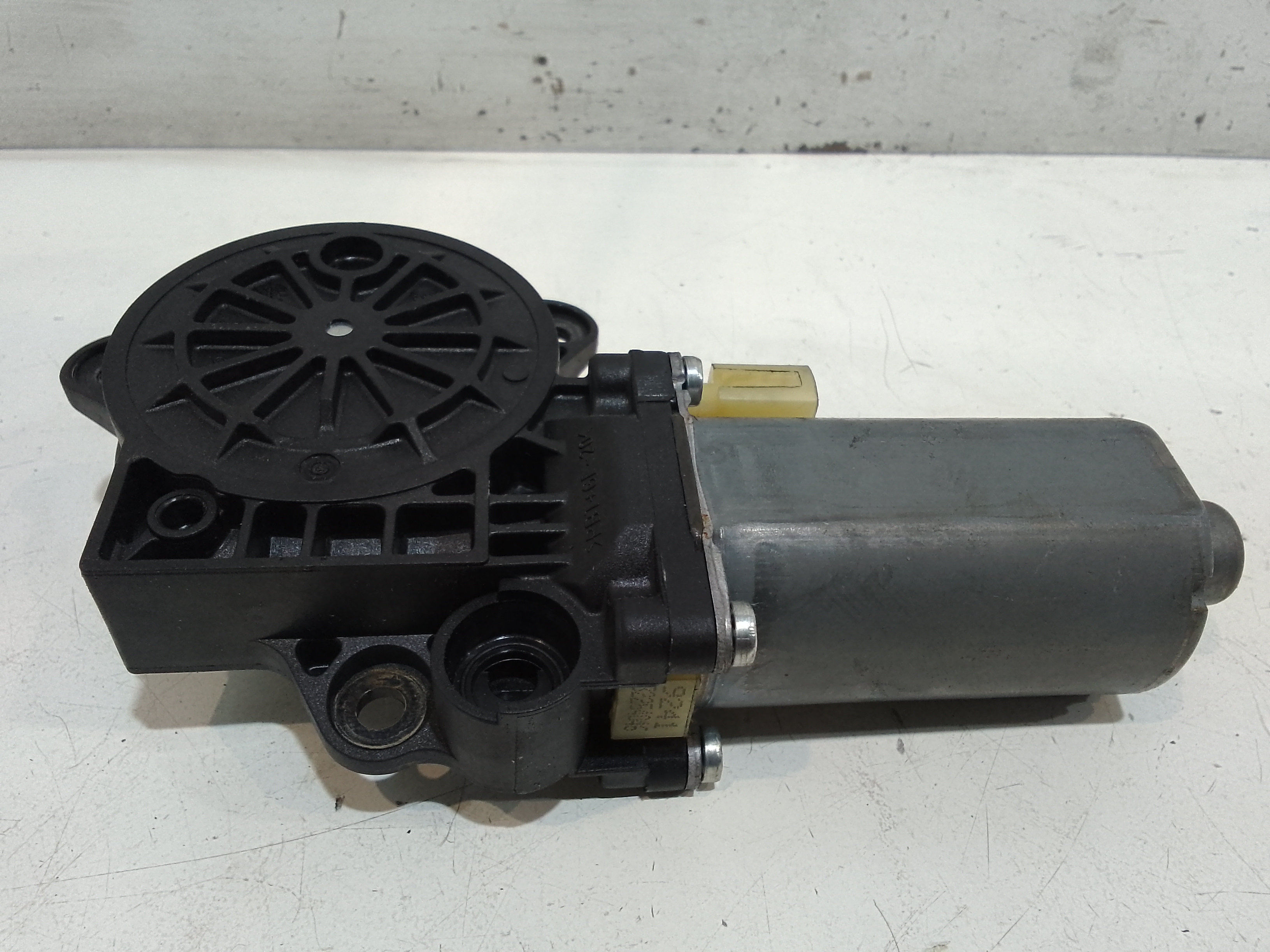 Motorino Alzavetro anteriore destra per Ford Focus Berlina 3 Serie (2004 - 2008)