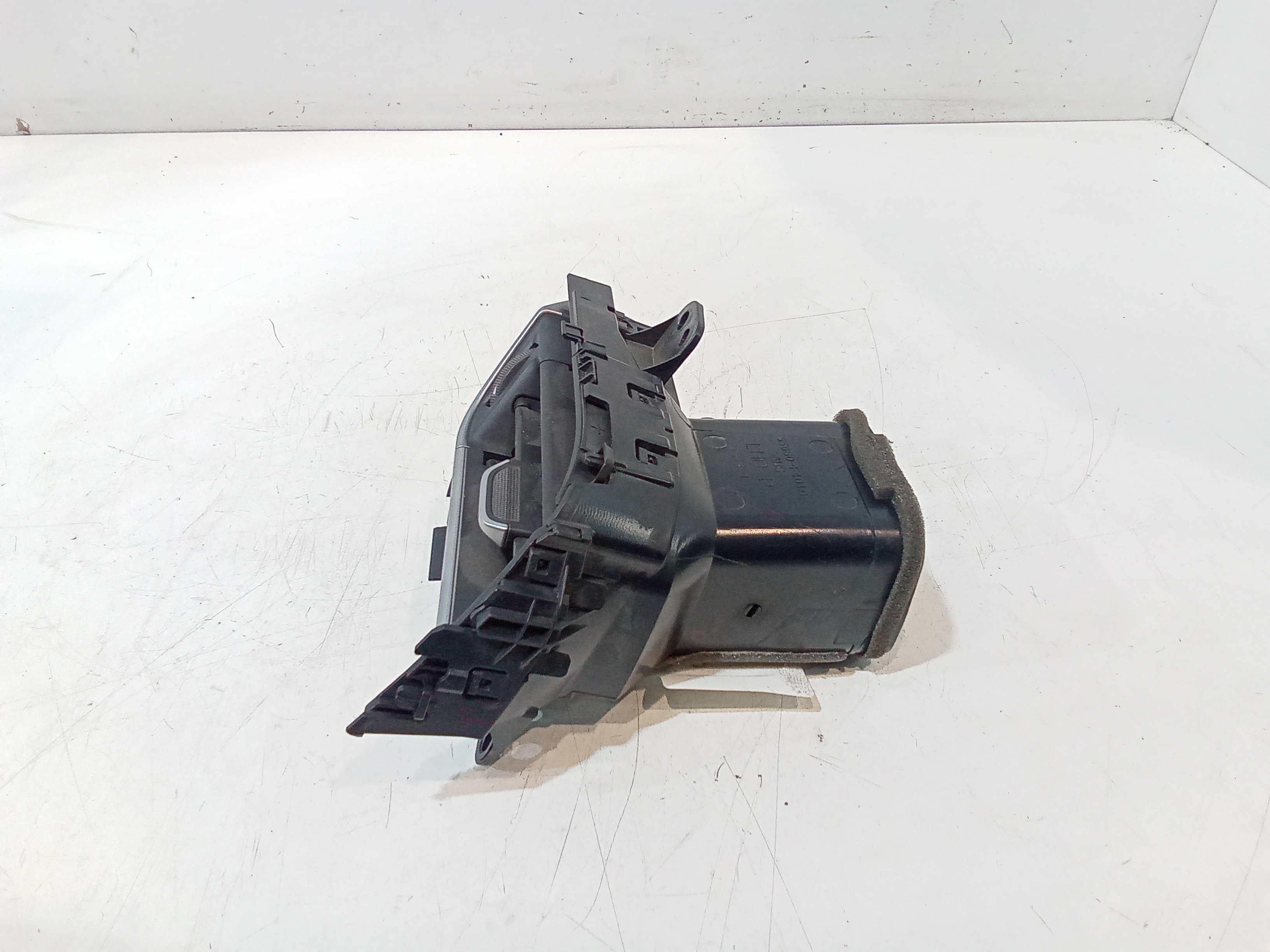 Bocchetta aria cruscotto lato guida per Toyota C-hr Ibrida (16>) (2016 - In produzione)