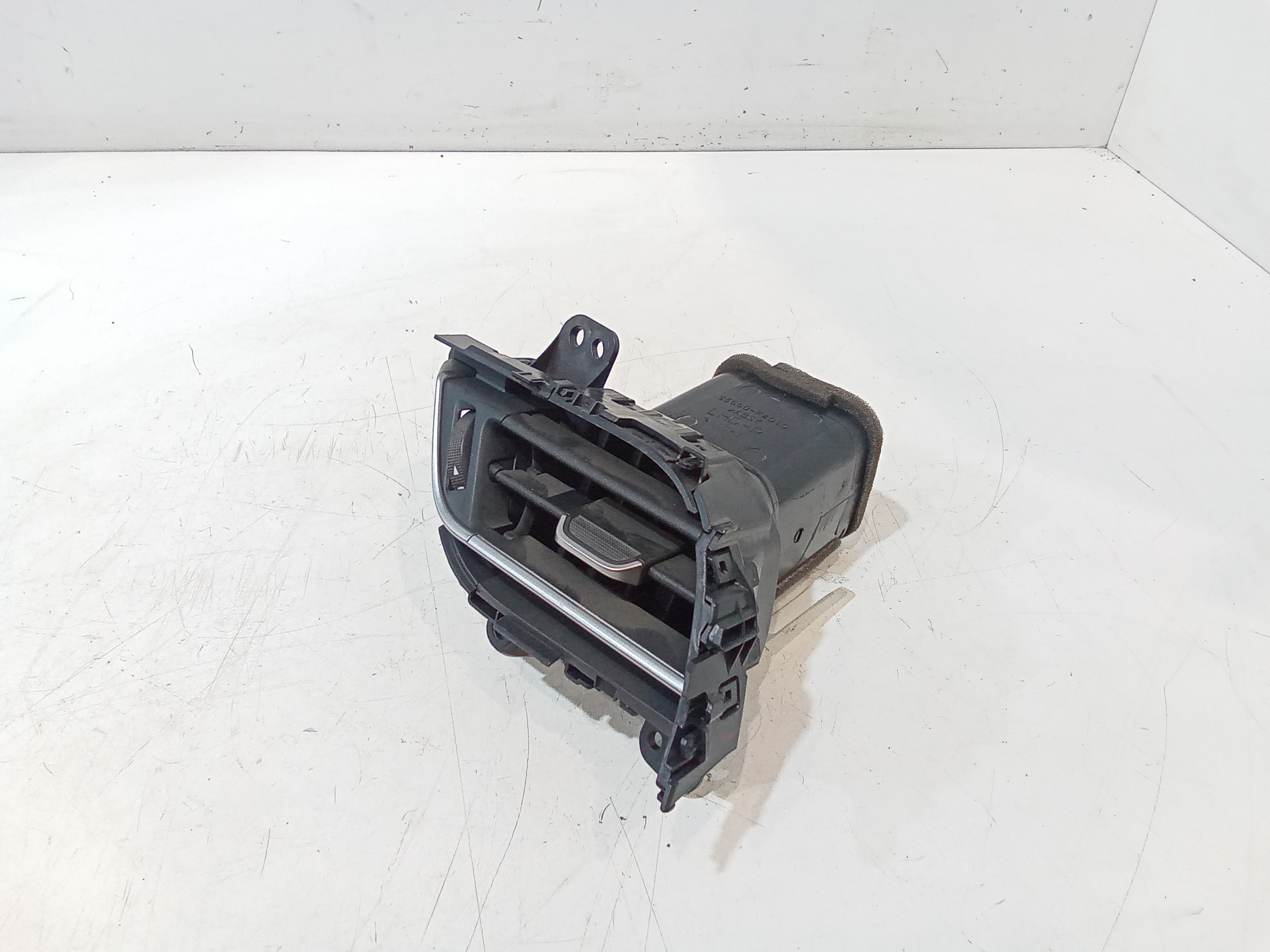 Bocchetta aria cruscotto lato guida per Toyota C-hr Ibrida (16>) (2016 - In produzione)