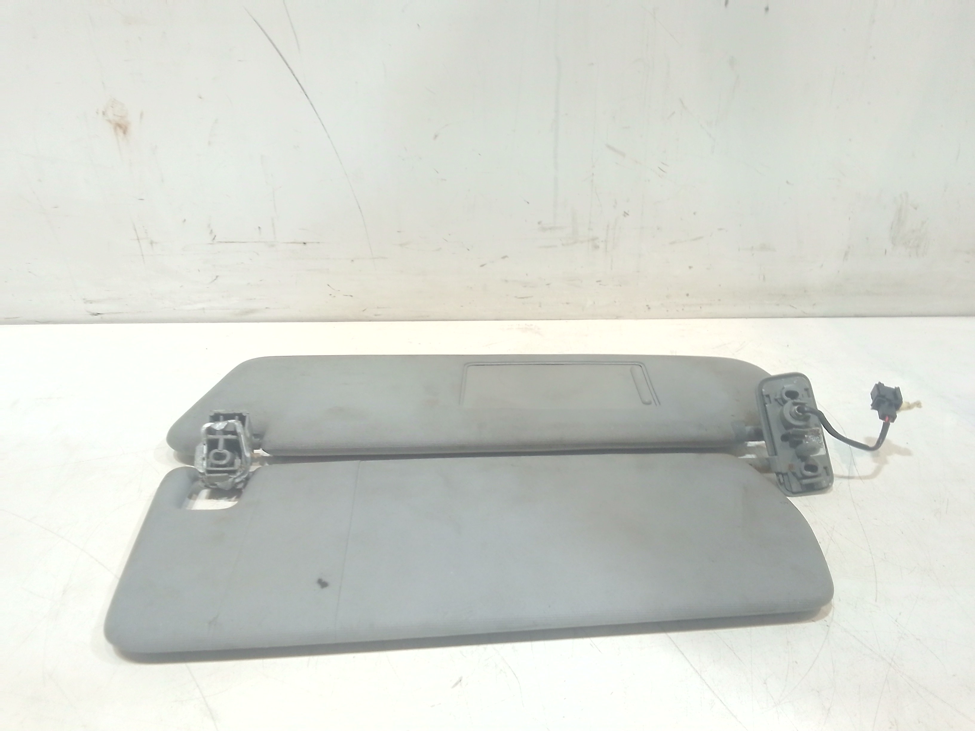 Parasole aletta anteriore Lato Guida per Volkswagen Touareg 1 Serie (2002 - 2006)