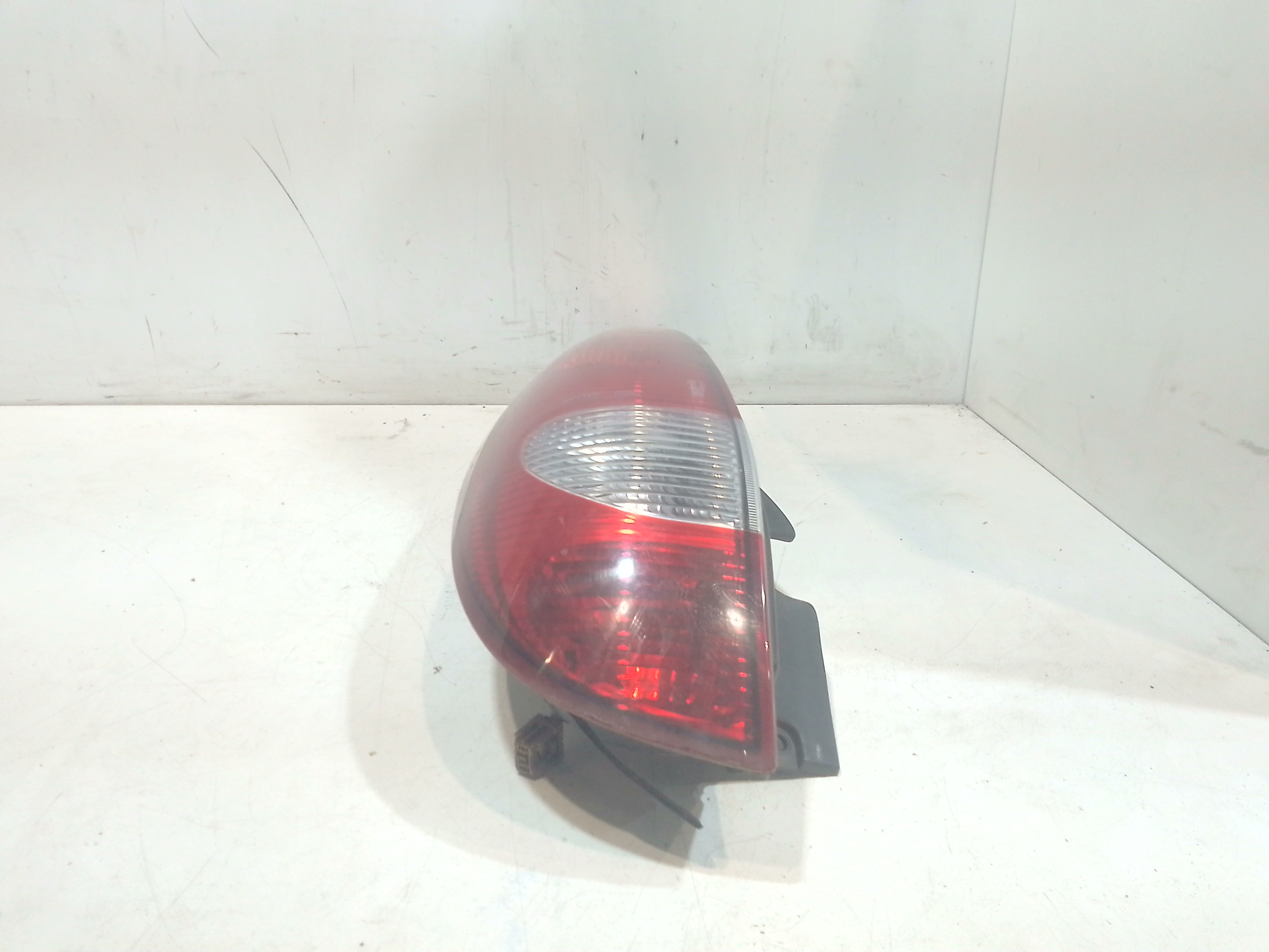 Stop fanale Posteriore sinistro lato Guida per Nissan Almera 2 Serie (2000 - 2003)