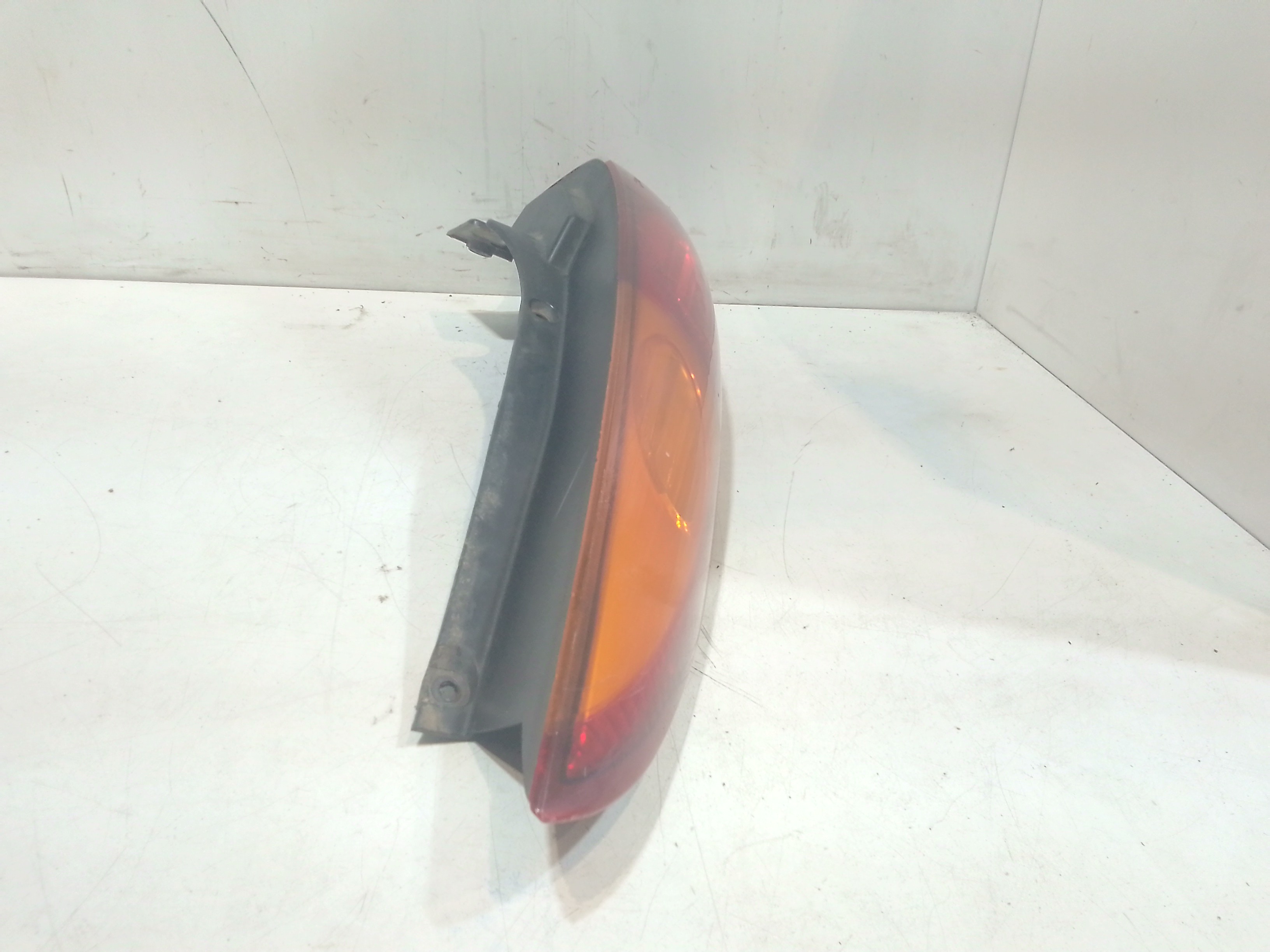 Stop fanale Posteriore sinistro lato Guida per Nissan Almera 2 Serie (2000 - 2003)