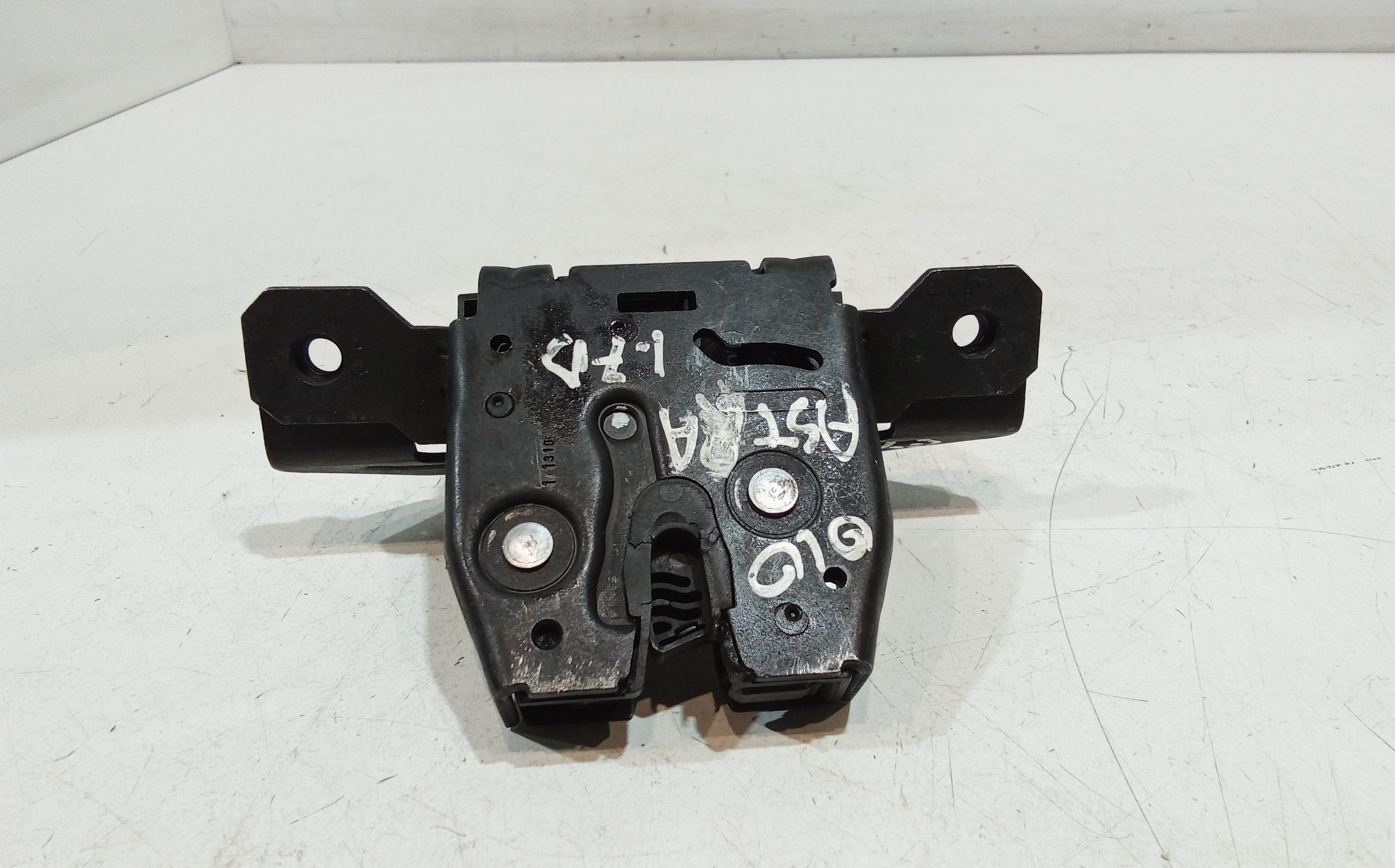 Serratura Cofano Posteriore per Opel Astra J (2009 - In produzione)