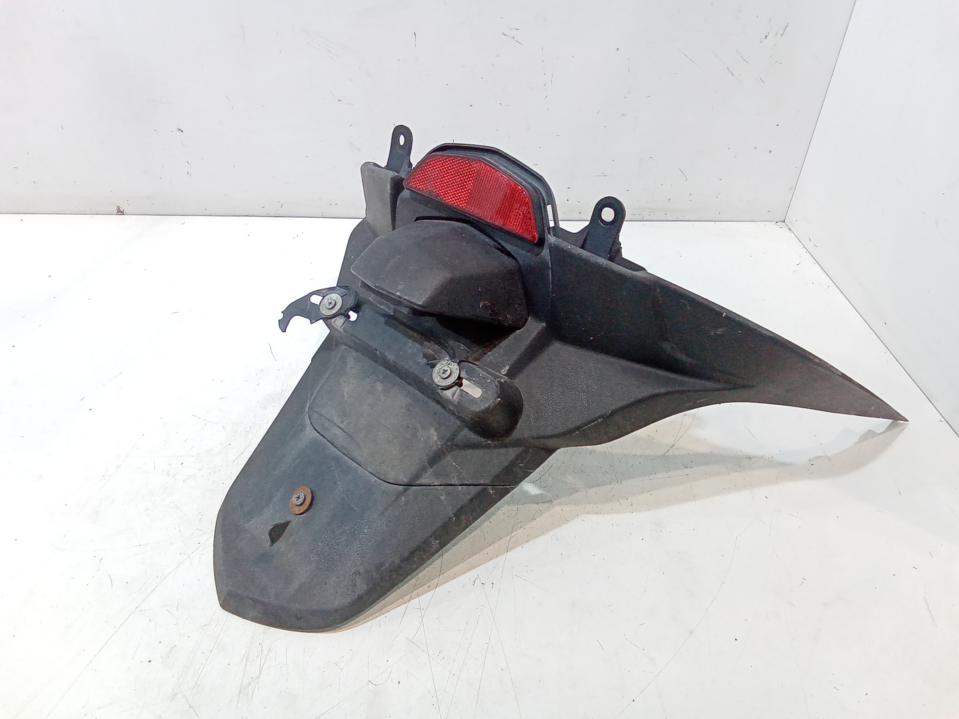 Parafango posteriore targa per Kymco Downtown 200cc (2008 - >)