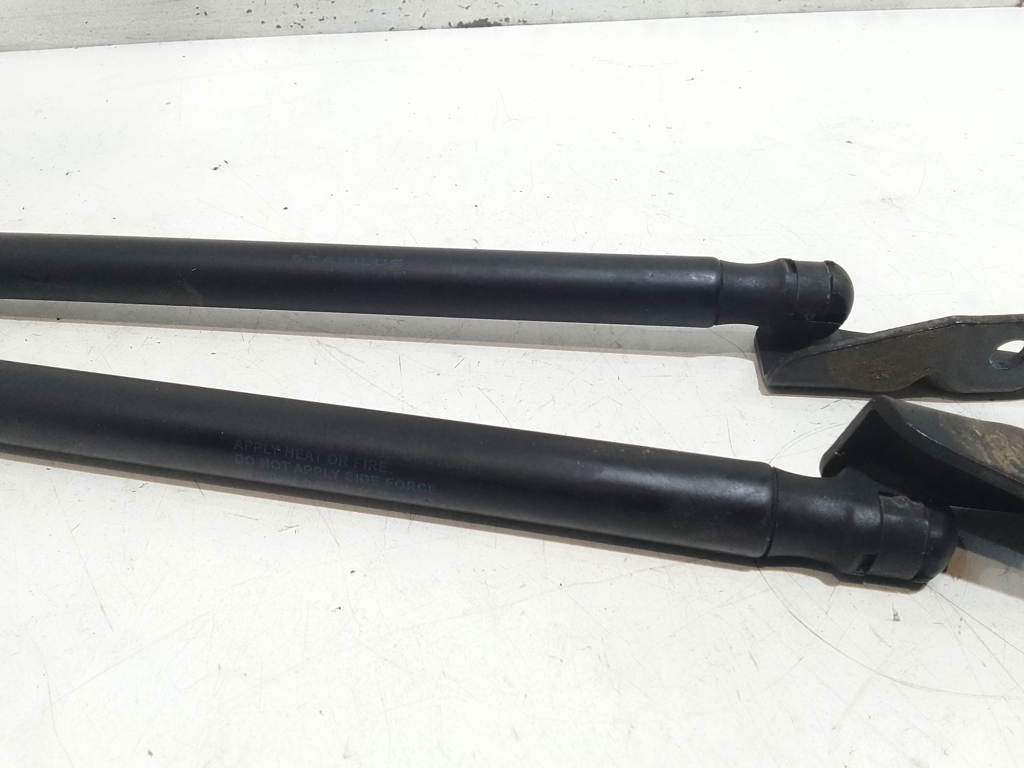 Pistoncini cofano Post. per Fiat Sedici 1 Serie (2006 - 2009)