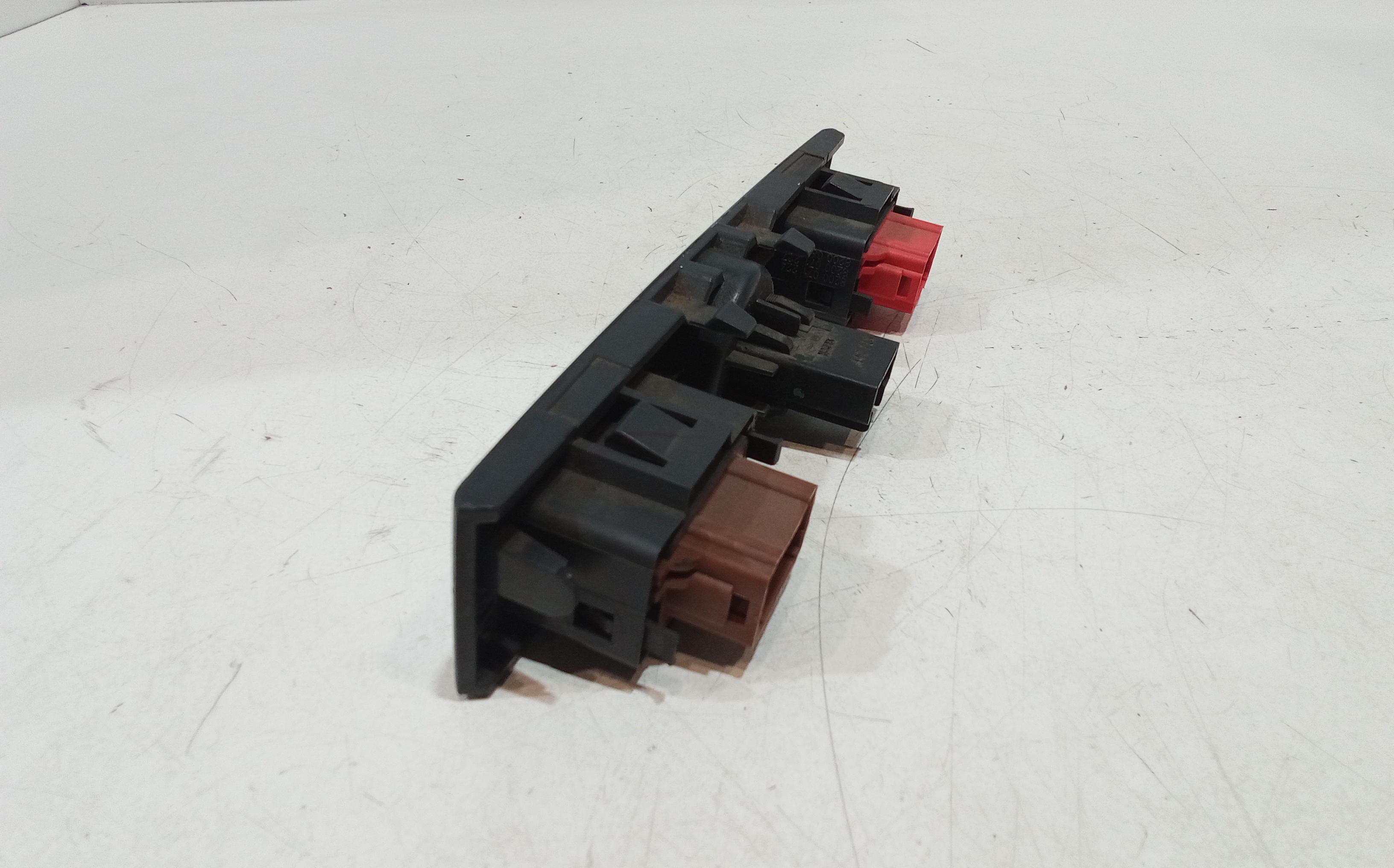 Pulsante luci di emergenza per Renault Clio Serie (01>05) (2001 - 2005)