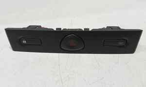 Pulsante luci di emergenza per Renault Clio Serie (01>05) (2001 - 2005)