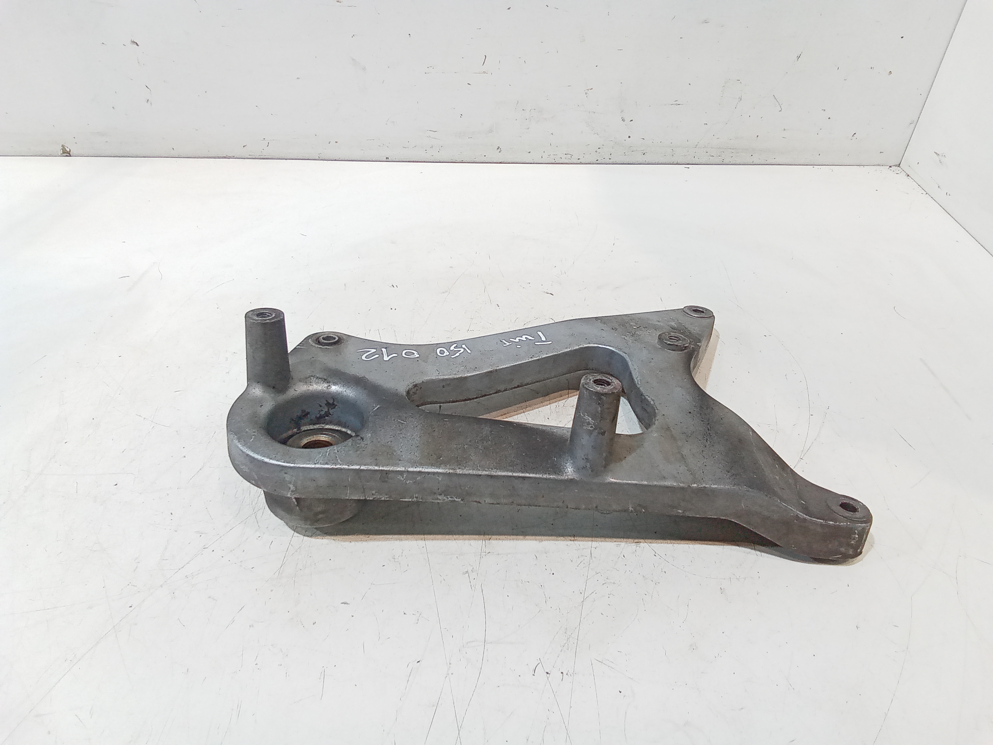 Staffa supporto marmitta per Peugeot Tweet 150 cc (2012 - 2018)