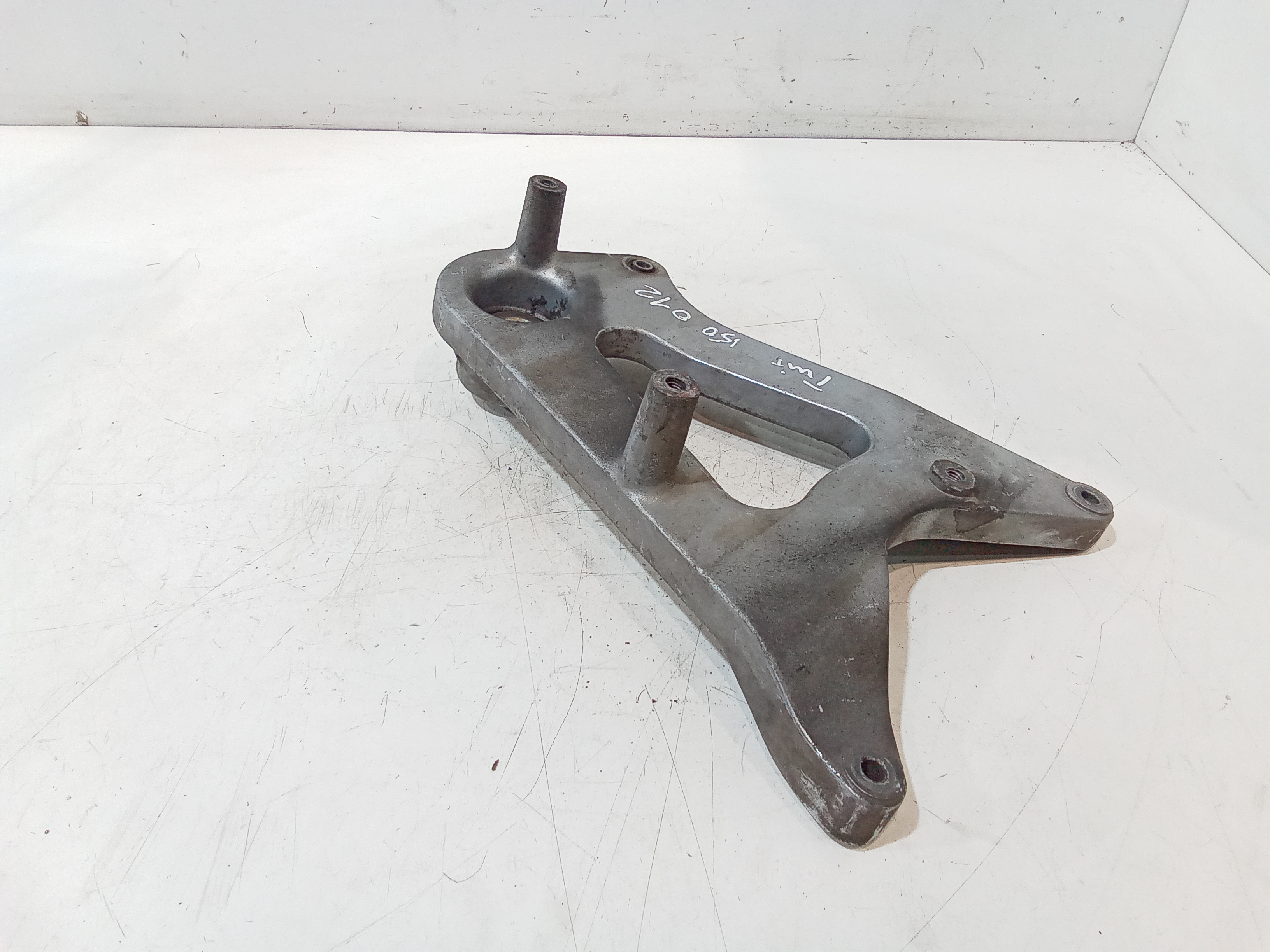 Staffa supporto marmitta per Peugeot Tweet 150 cc (2012 - 2018)