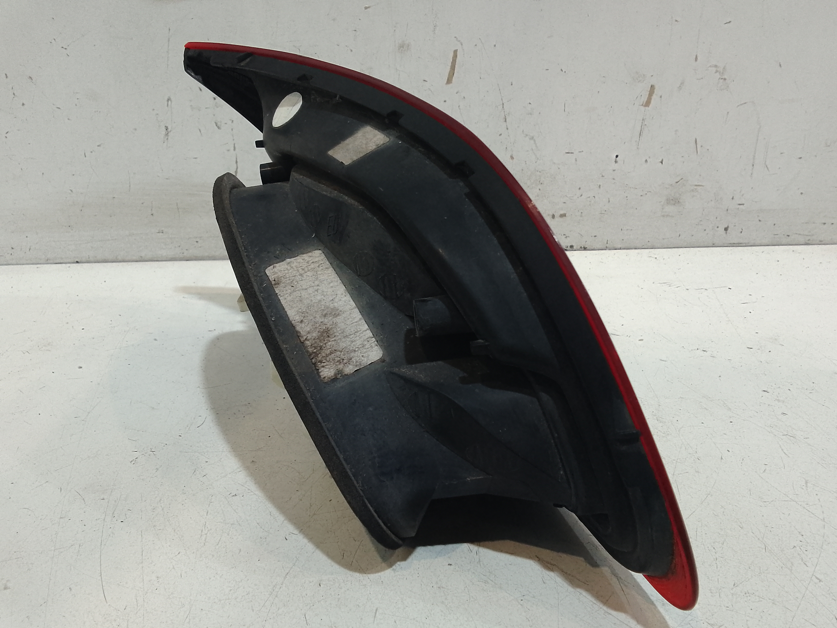 Stop Posteriore Destro Integrato nel Portello per Opel Astra J S. Wagon (2011 - In produzione)