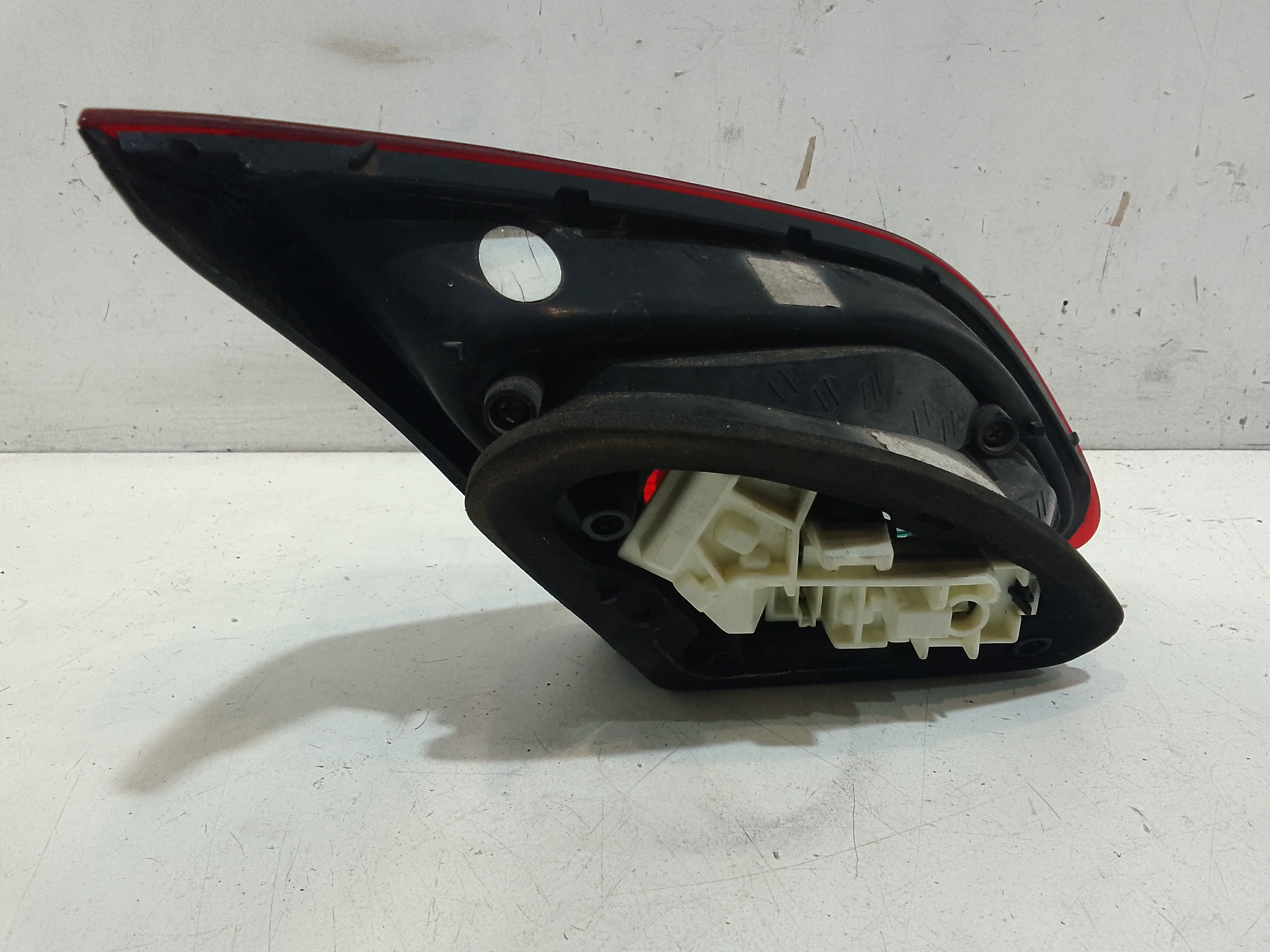 Stop Posteriore Destro Integrato nel Portello per Opel Astra J S. Wagon (2011 - In produzione)