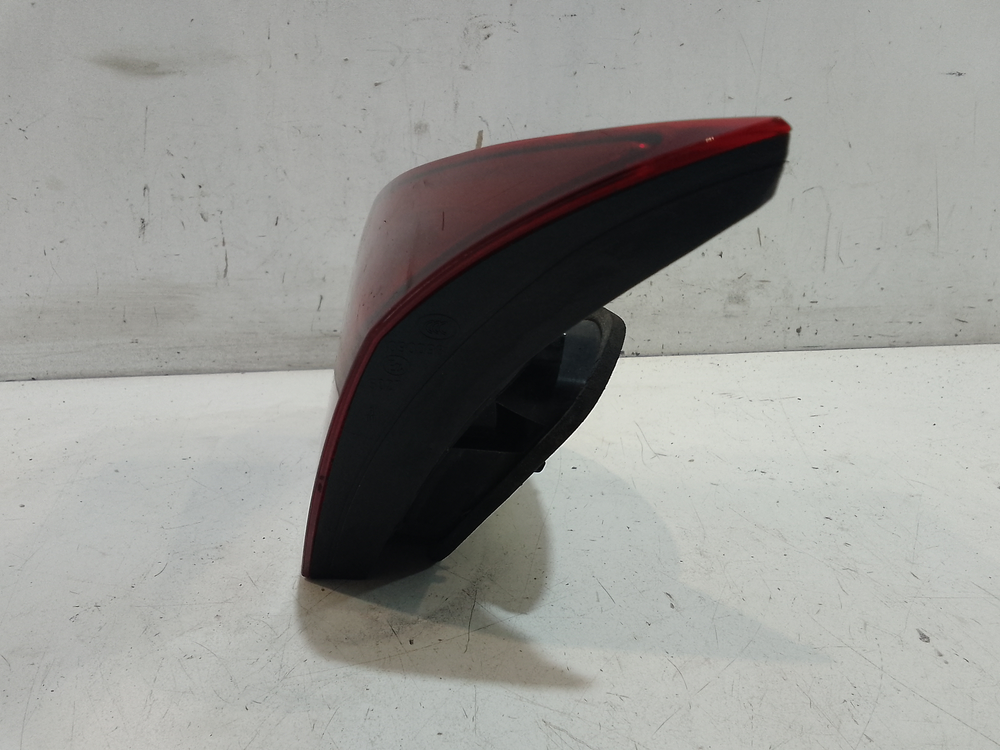 Stop Posteriore Destro Integrato nel Portello per Opel Astra J S. Wagon (2011 - In produzione)