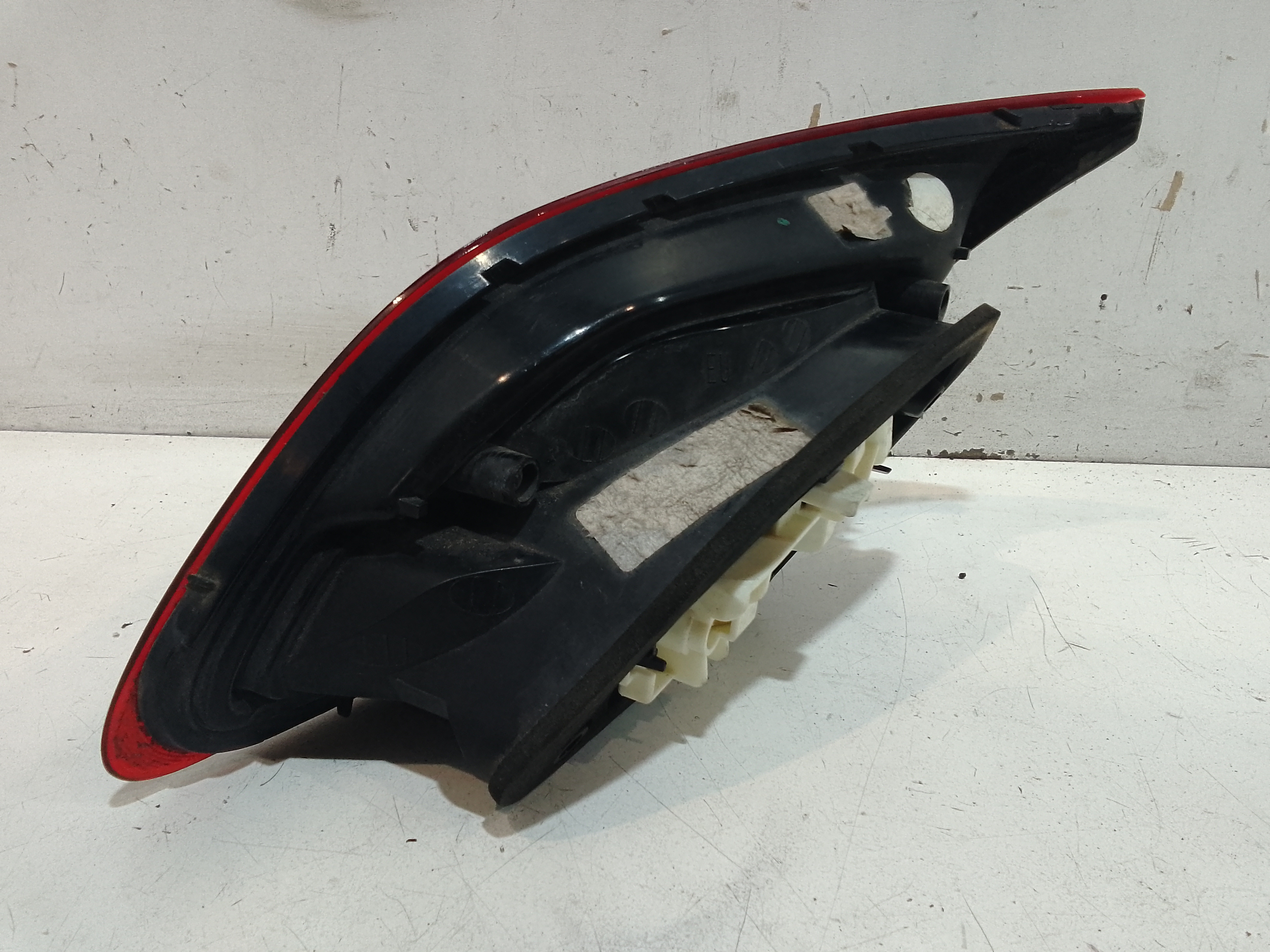 Stop Posteriore Sinistro Integrato nel Portello per Opel Astra J S. Wagon (2011 - In produzione)