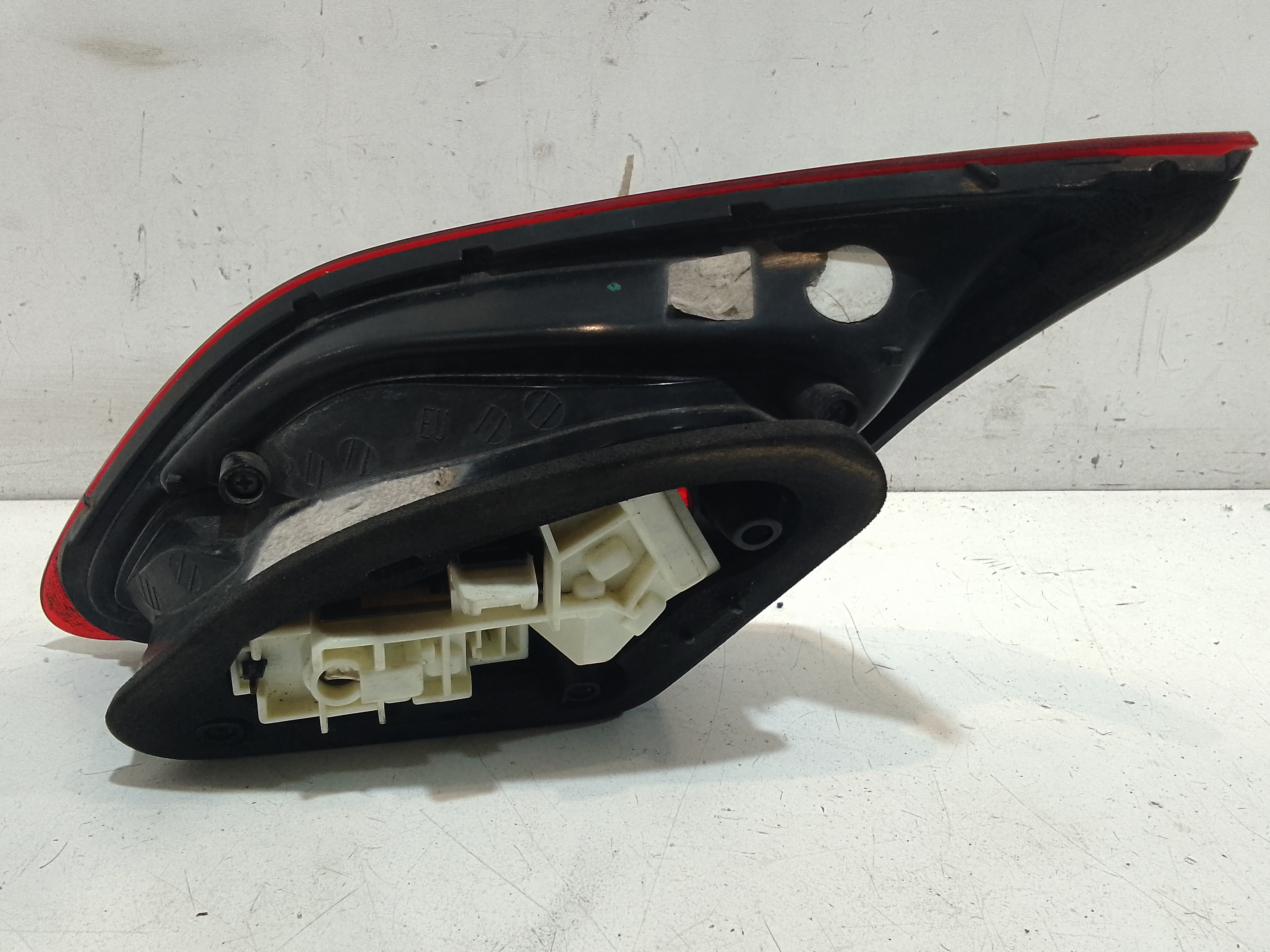 Stop Posteriore Sinistro Integrato nel Portello per Opel Astra J S. Wagon (2011 - In produzione)