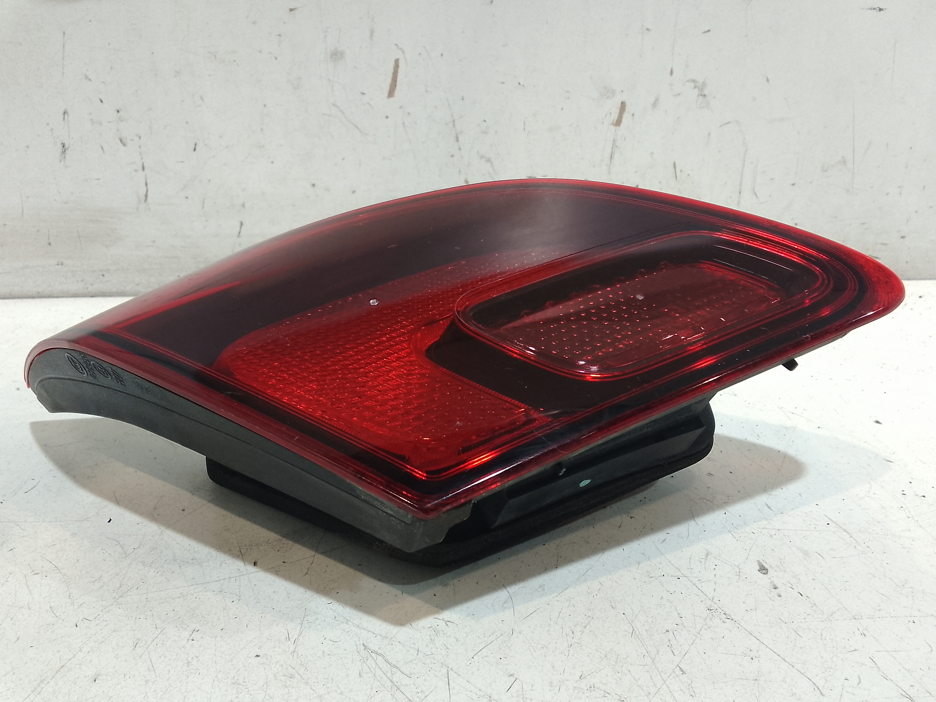 Stop Posteriore Sinistro Integrato nel Portello per Opel Astra J S. Wagon (2011 - In produzione)