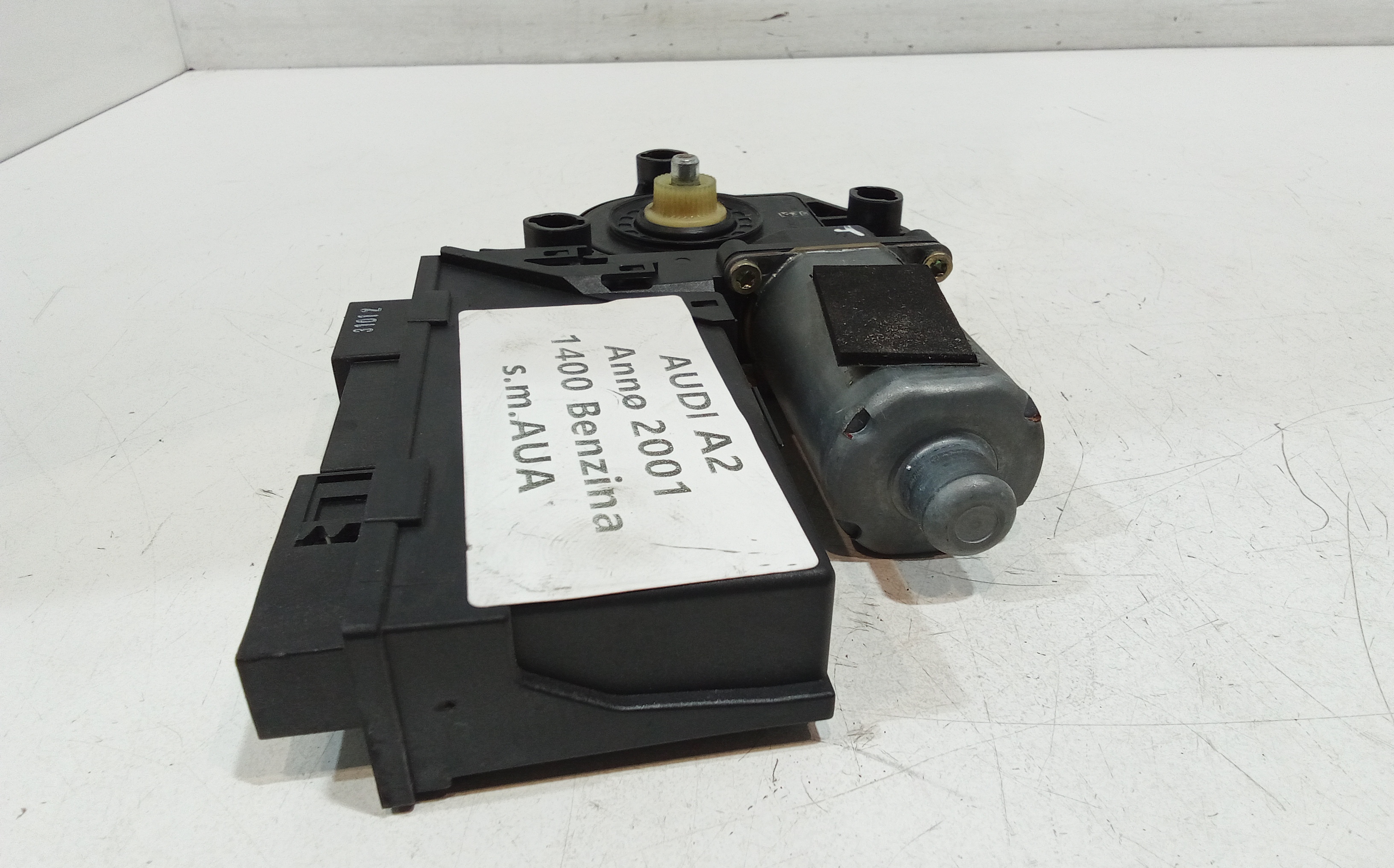 Motorino Alzavetro posteriore Sinistro per Audi A2 Serie (8z0) (00>05) (2000 - 2005)