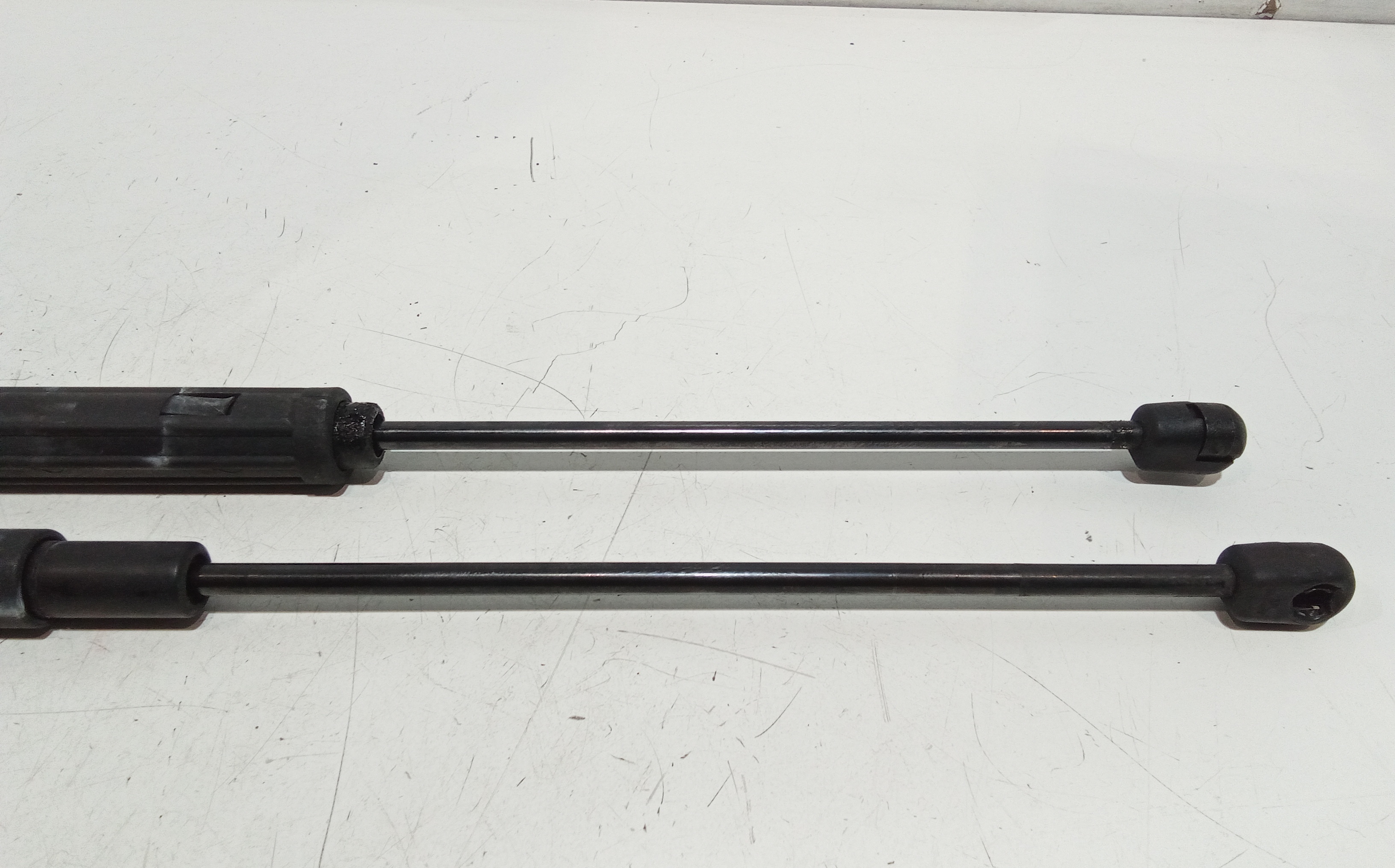 Pistoncini cofano Post. per Mercedes Classe C Berlina W203 (00>04) (2000 - 2004)