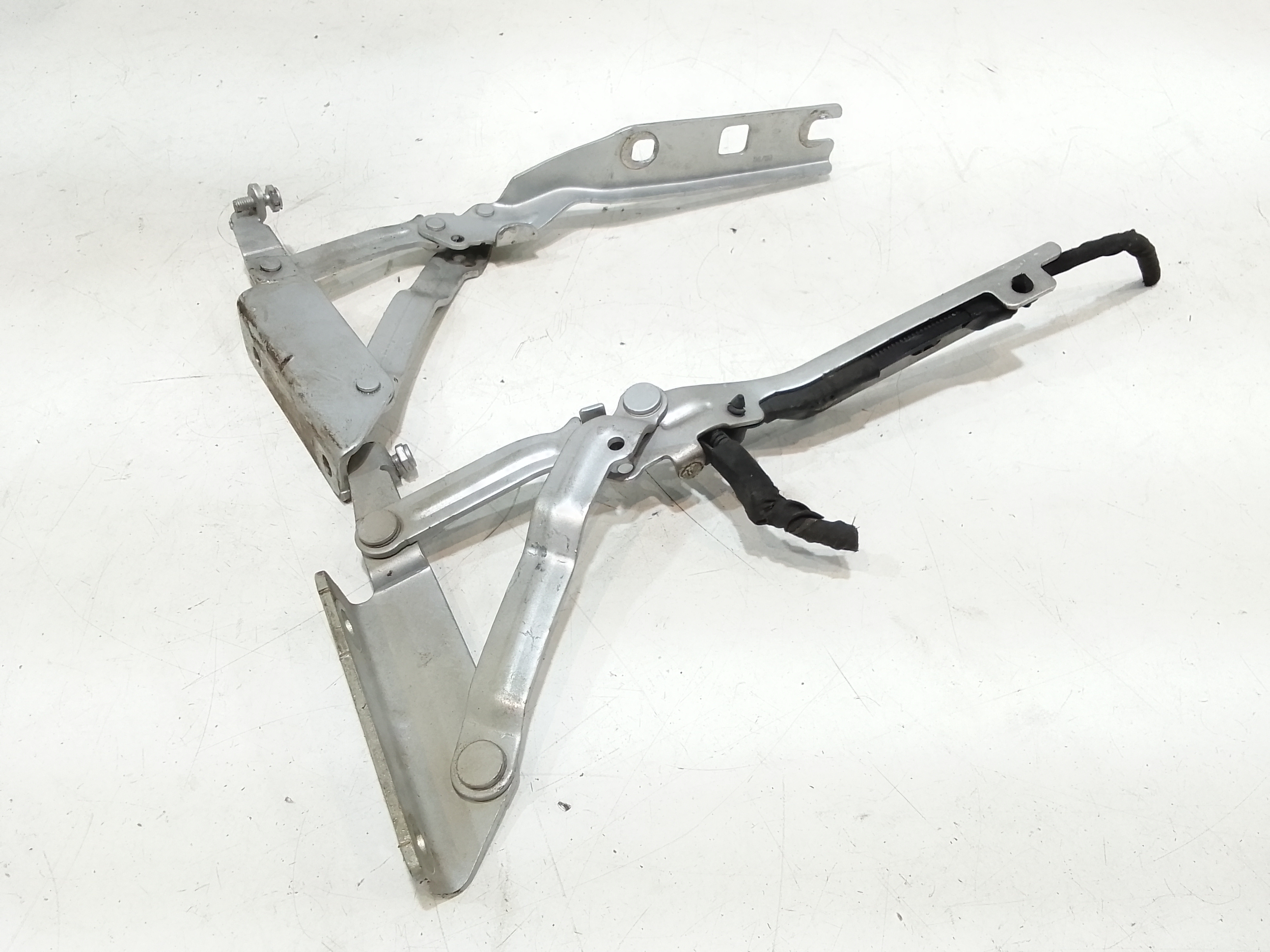 Cerniere cofano anteriore dx e sx per Volkswagen Jetta Serie A5 (2005 - 2010)