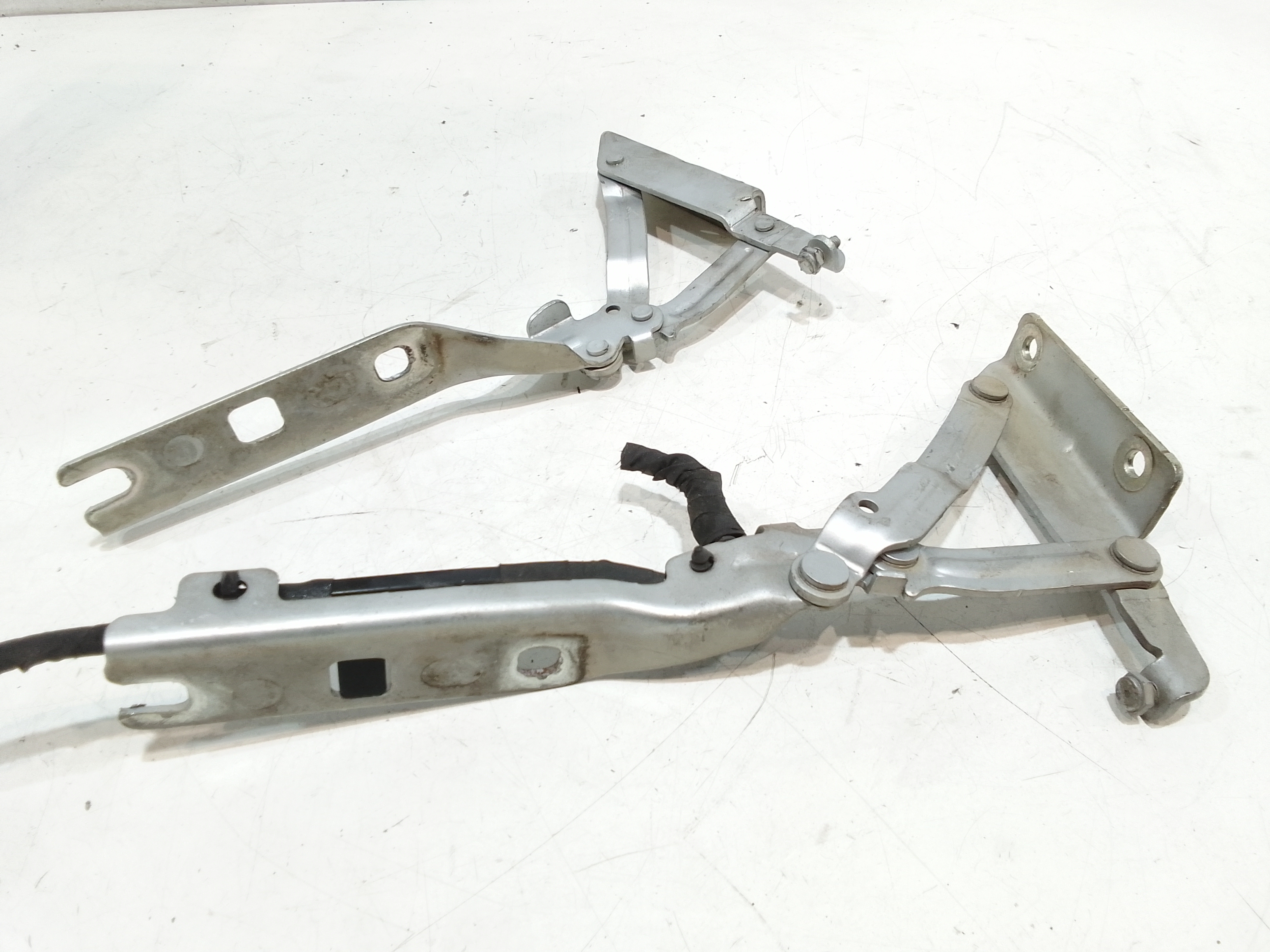 Cerniere cofano anteriore dx e sx per Volkswagen Jetta Serie A5 (2005 - 2010)