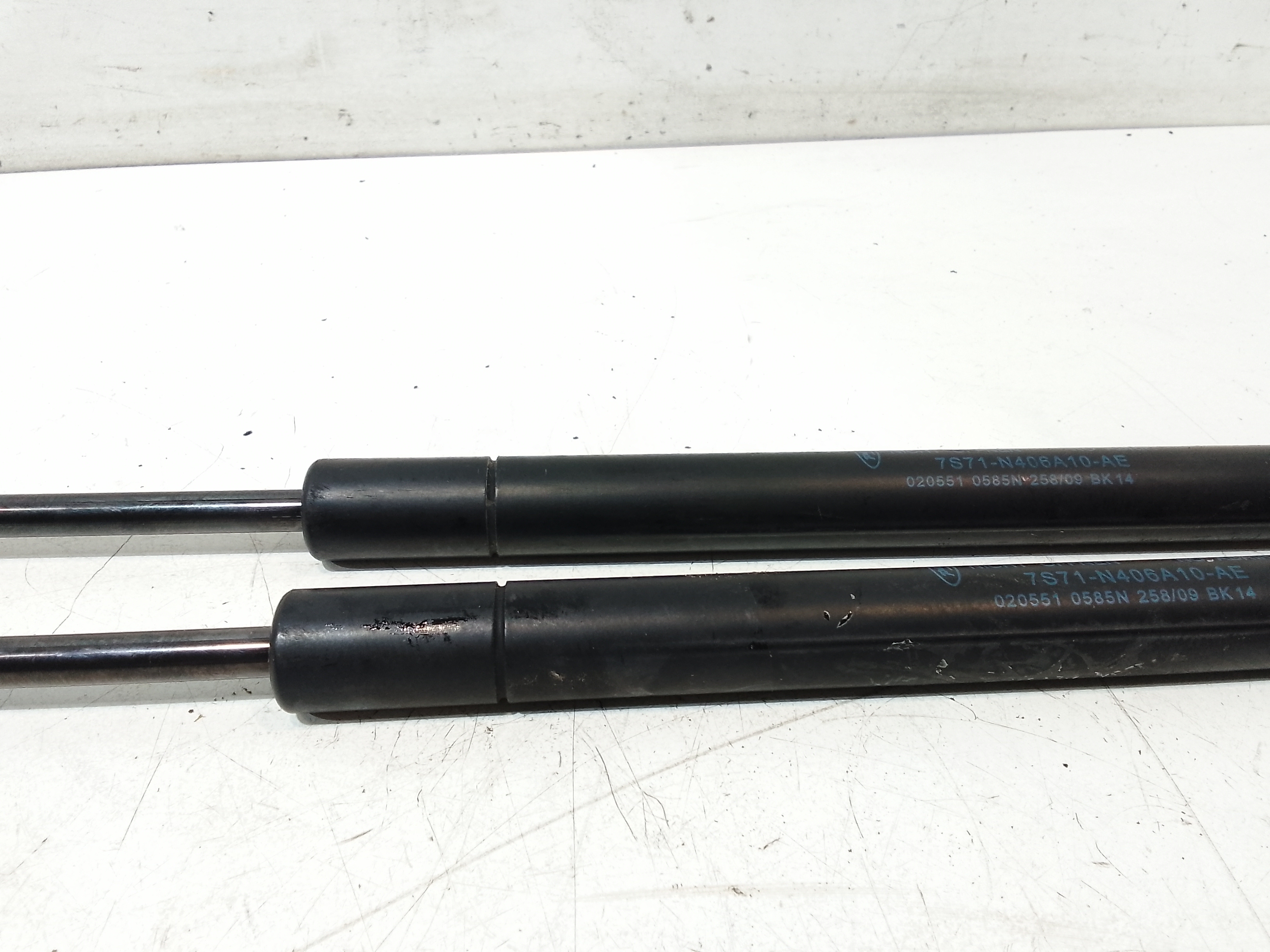 Pistoncini cofano Post. per Ford Mondeo Berlina 6 Serie (2007 - 2010)