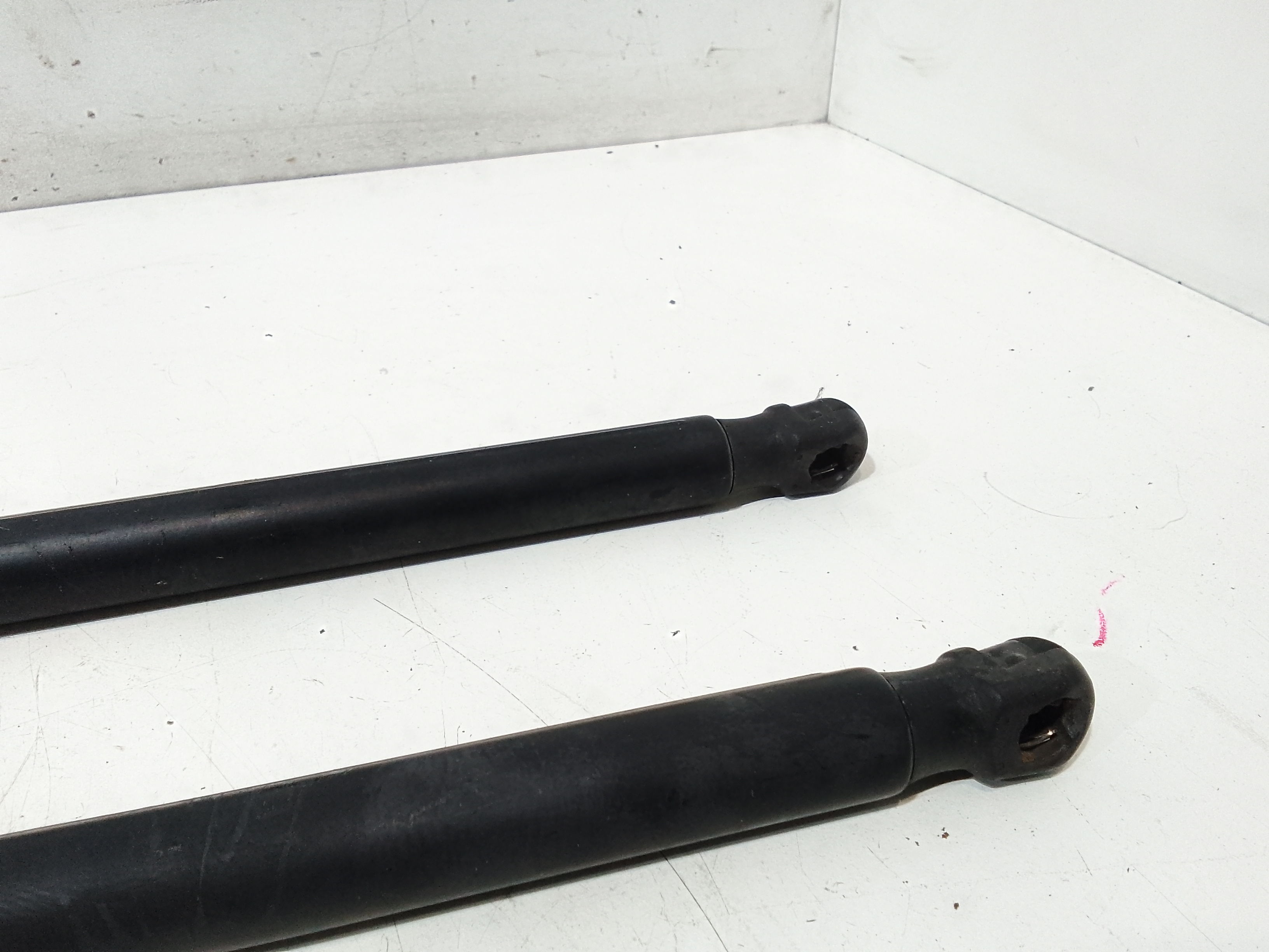 Pistoncini cofano Post. per Ford Mondeo Berlina 6 Serie (2007 - 2010)