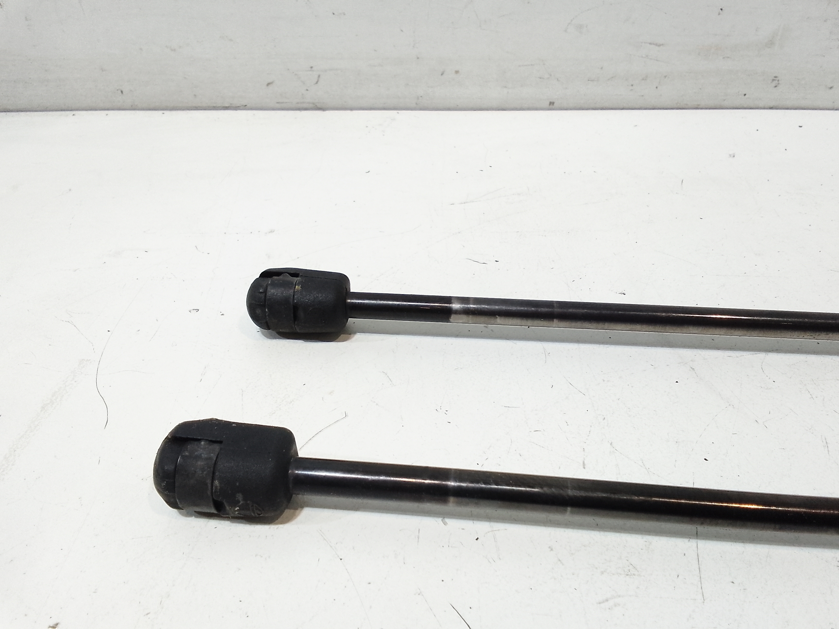 Pistoncini cofano Post. per Ford Mondeo Berlina 6 Serie (2007 - 2010)