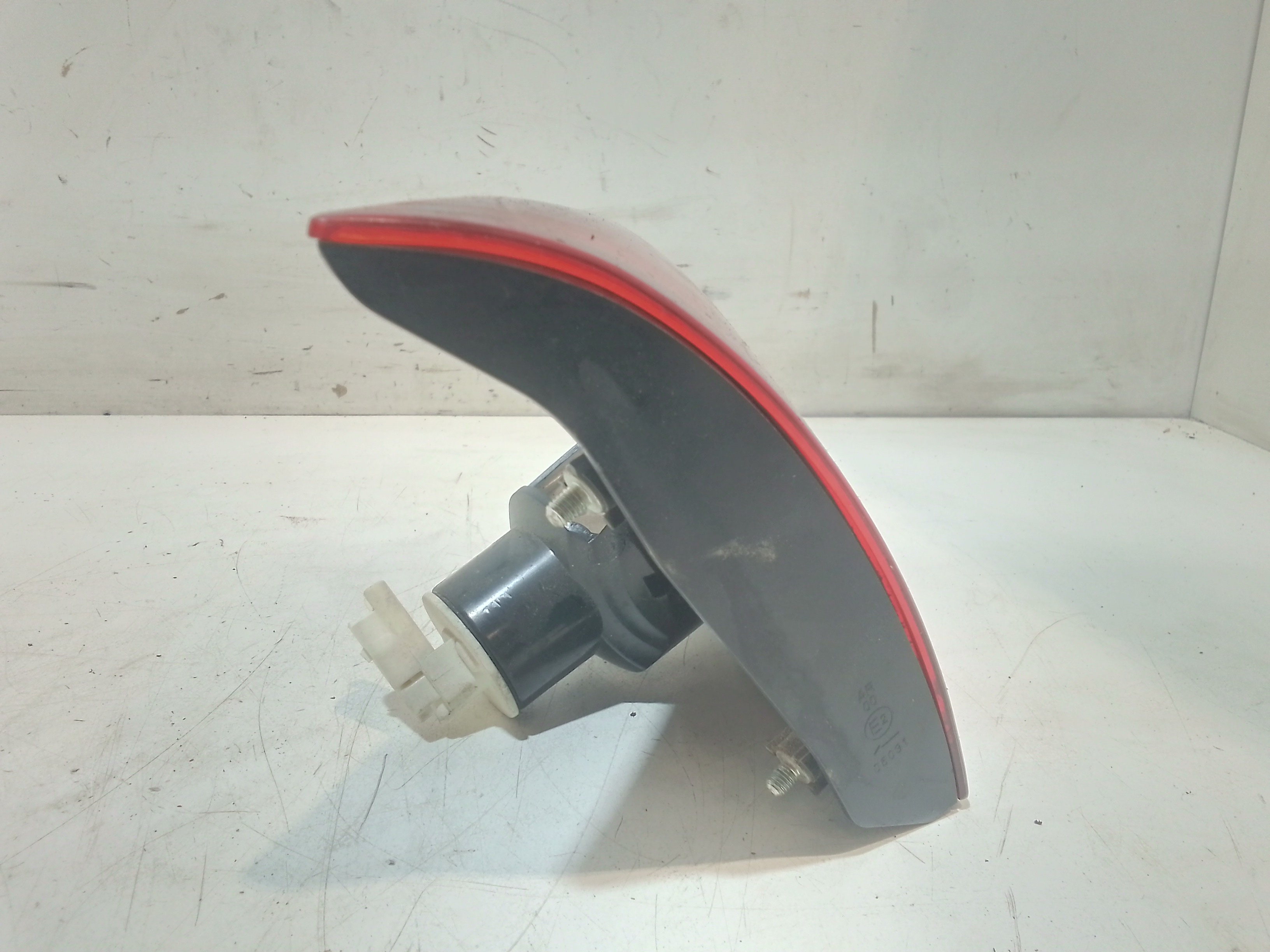 Stop Posteriore Sinistro Integrato nel Portello per Nissan Qashqai +2 (2008 - 2013)