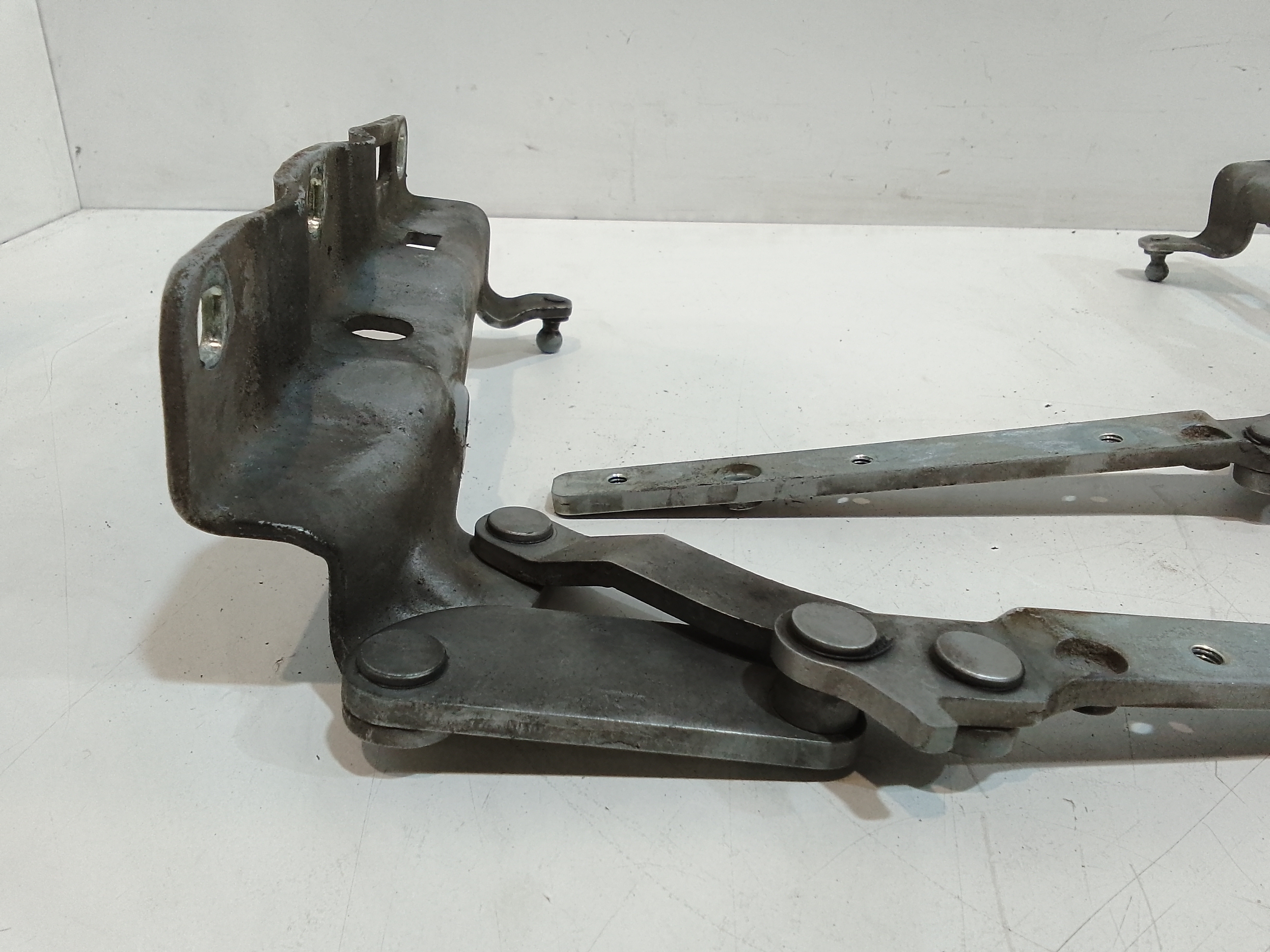 Cerniere cofano anteriore dx e sx per Mercedes Clk Coup W209 (2002 - In produzione)