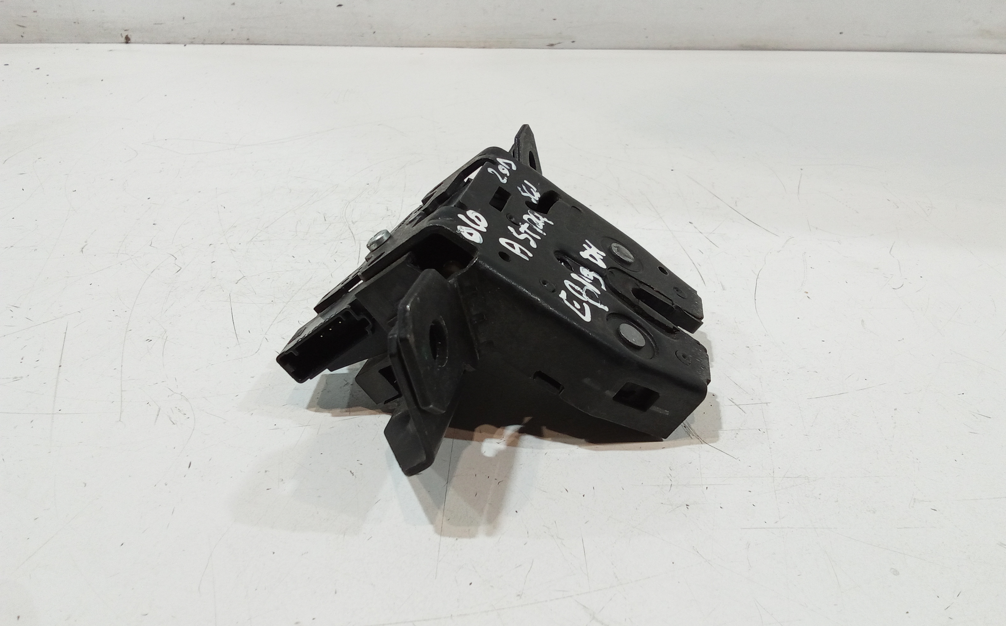 Serratura Cofano Posteriore per Opel Astra J S. Wagon (2011 - In produzione)