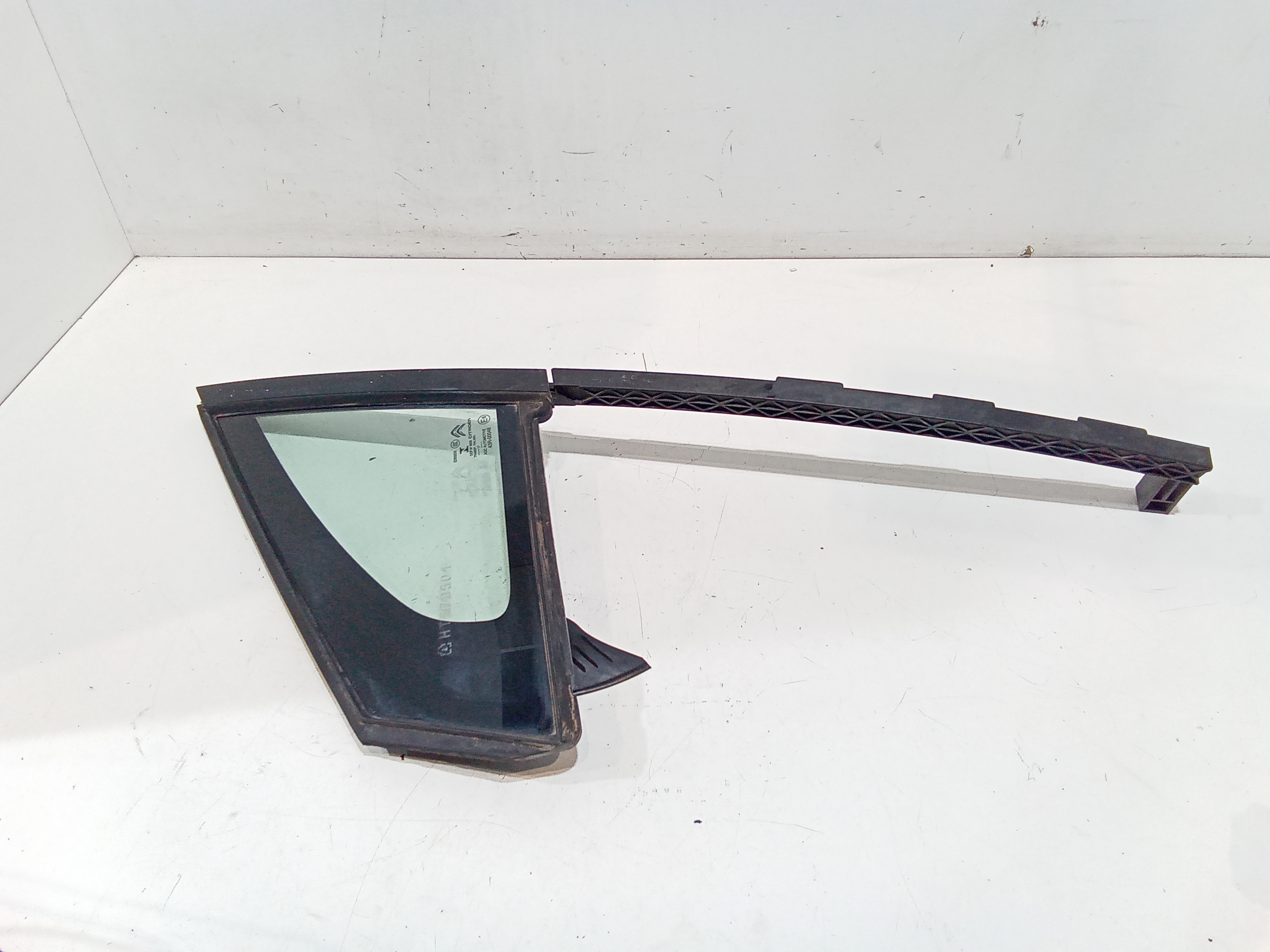 Deflettore ant SX per Citroen C3 Serie (16>) (2016 - In produzione)