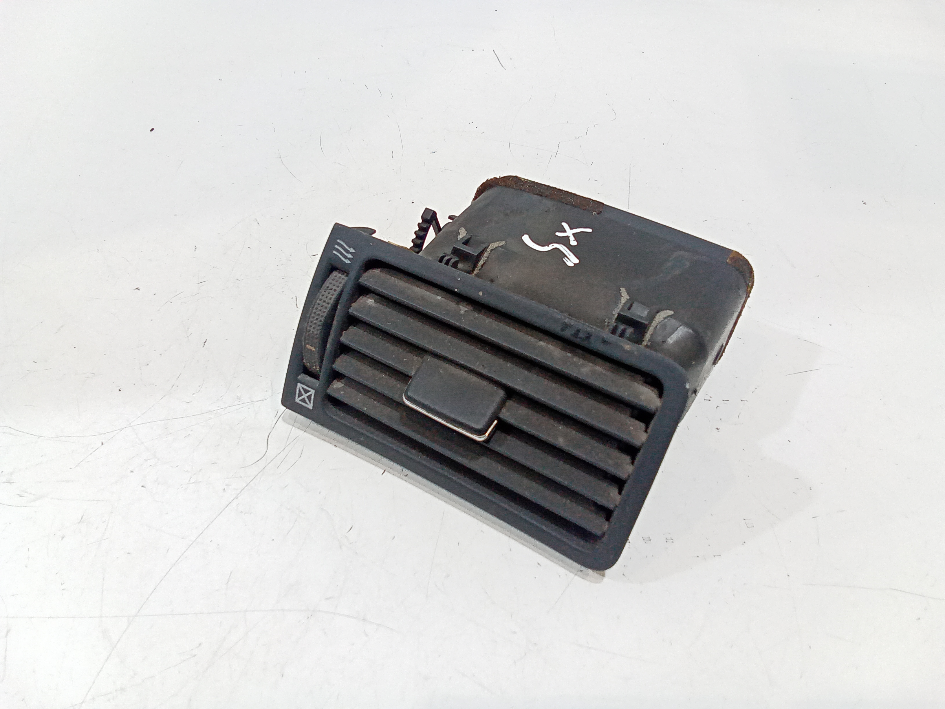 Bocchetta aria cruscotto lato guida per Toyota Corolla Berlina 2 Serie (2000 - 2002)