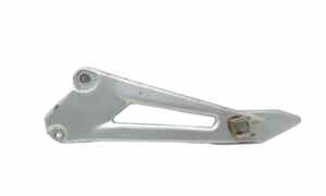 Staffa supporto pedalino posteriore sinistra per Yamaha YBR 125cc (2005 - 2009)