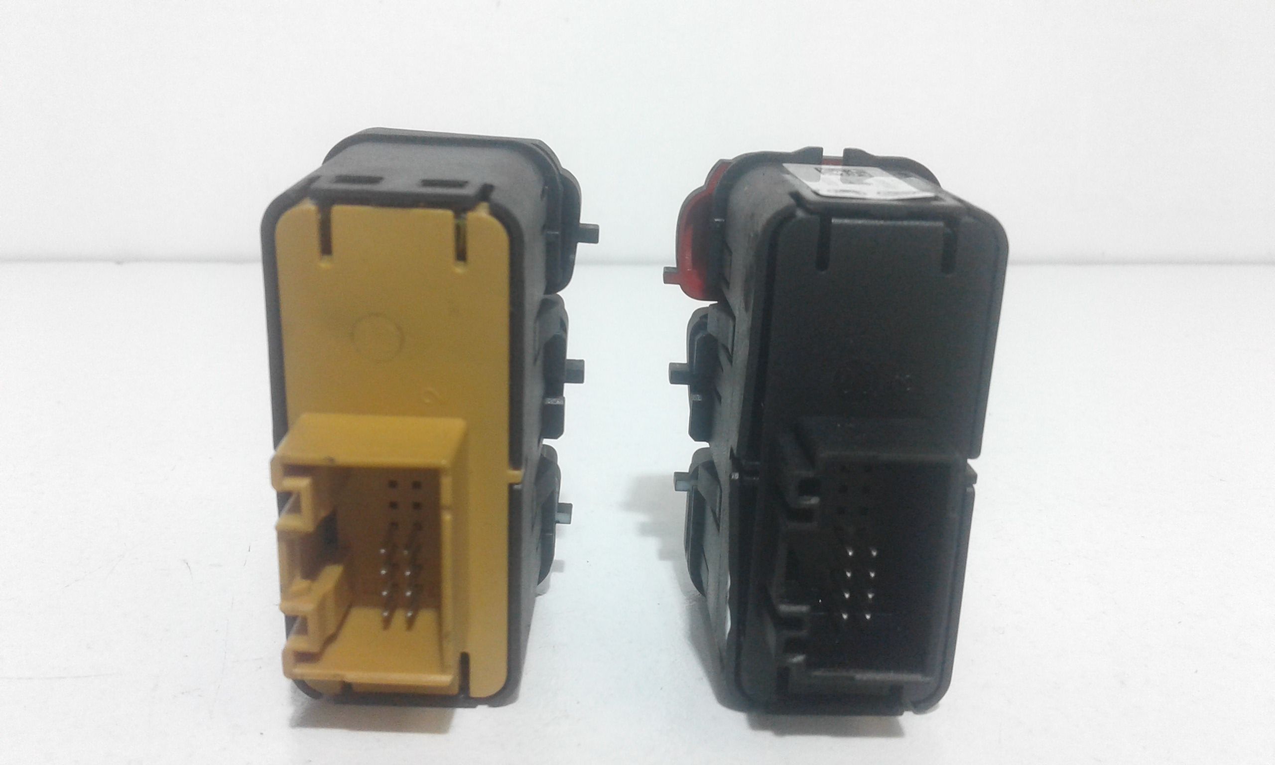 Pulsante luci di emergenza VOLKSWAGEN Up 1 Serie