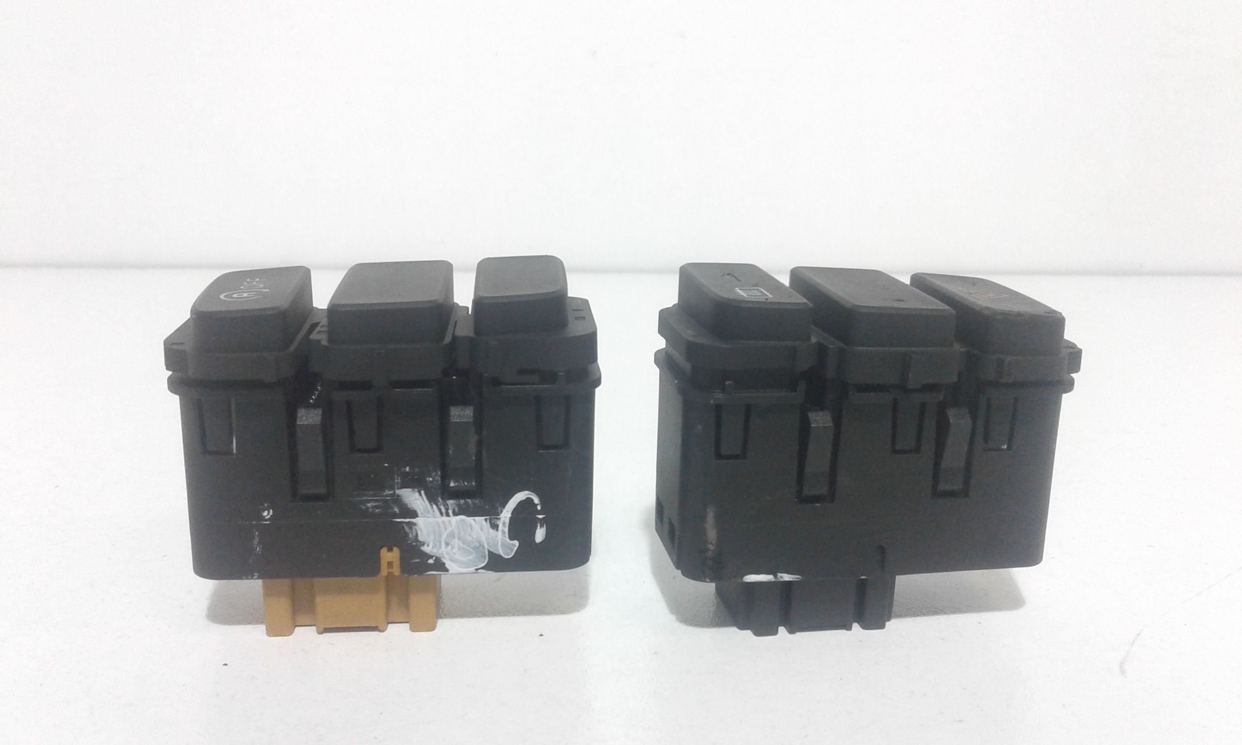 Pulsante luci di emergenza VOLKSWAGEN Up 1 Serie