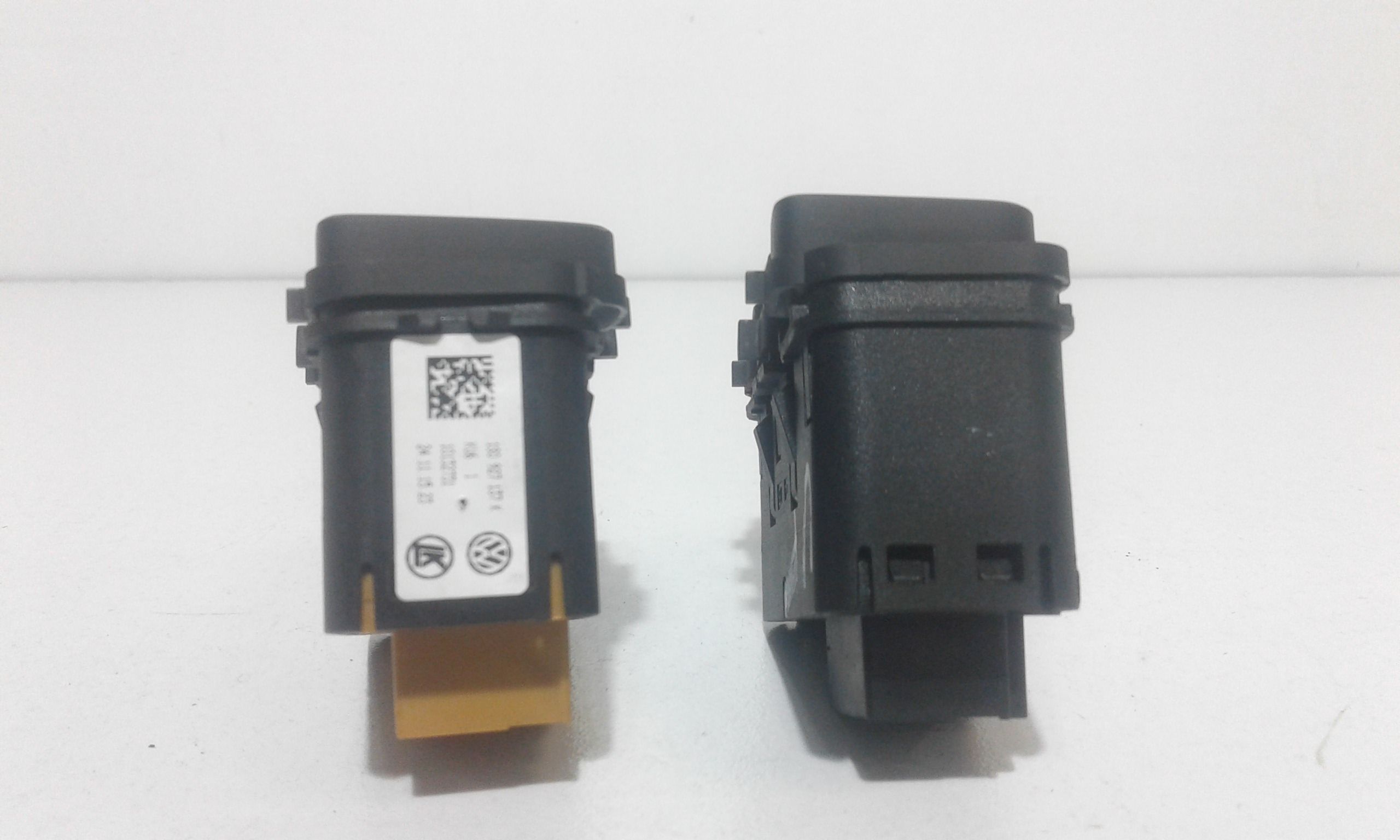 Pulsante luci di emergenza VOLKSWAGEN Up 1 Serie