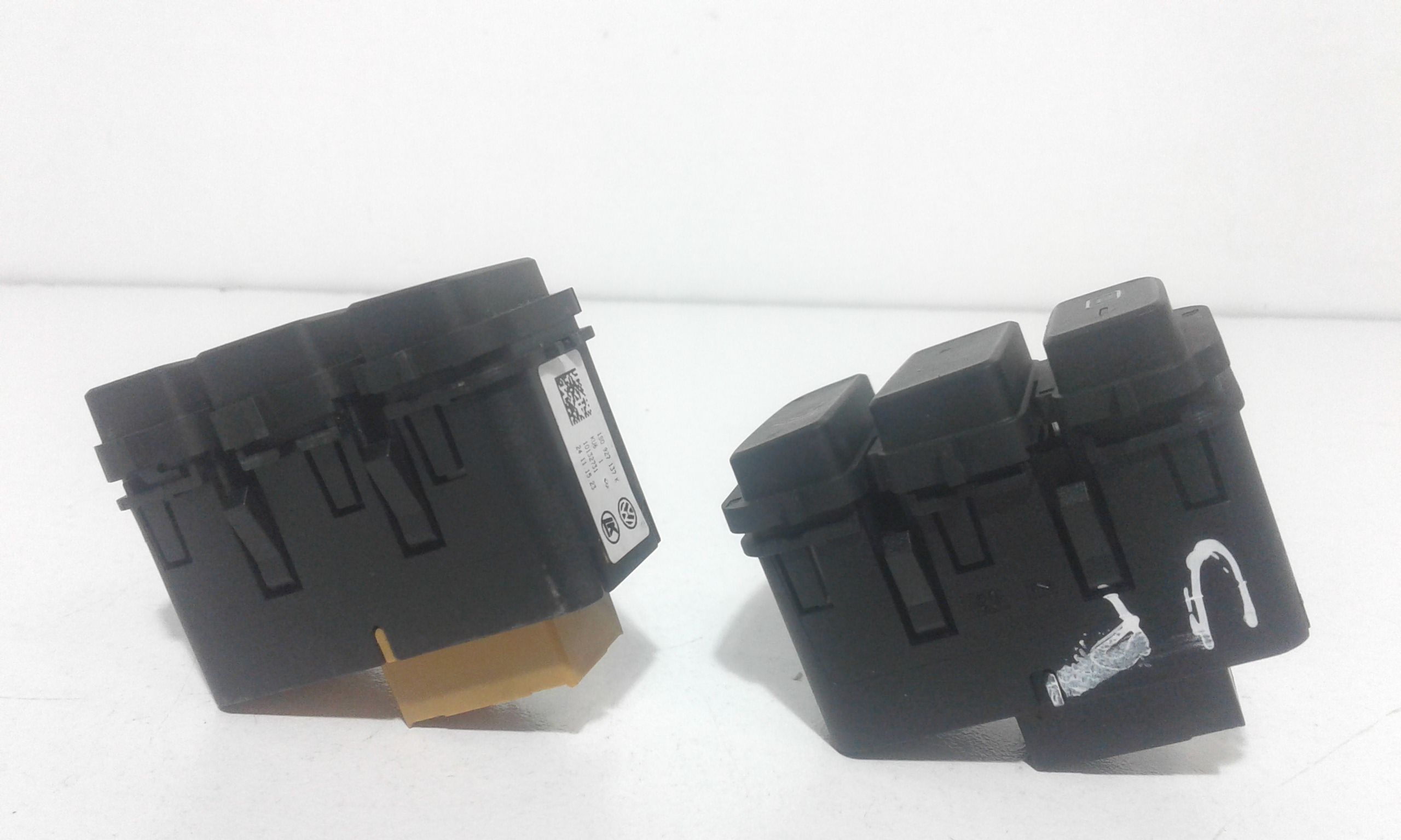 Pulsante luci di emergenza VOLKSWAGEN Up 1 Serie