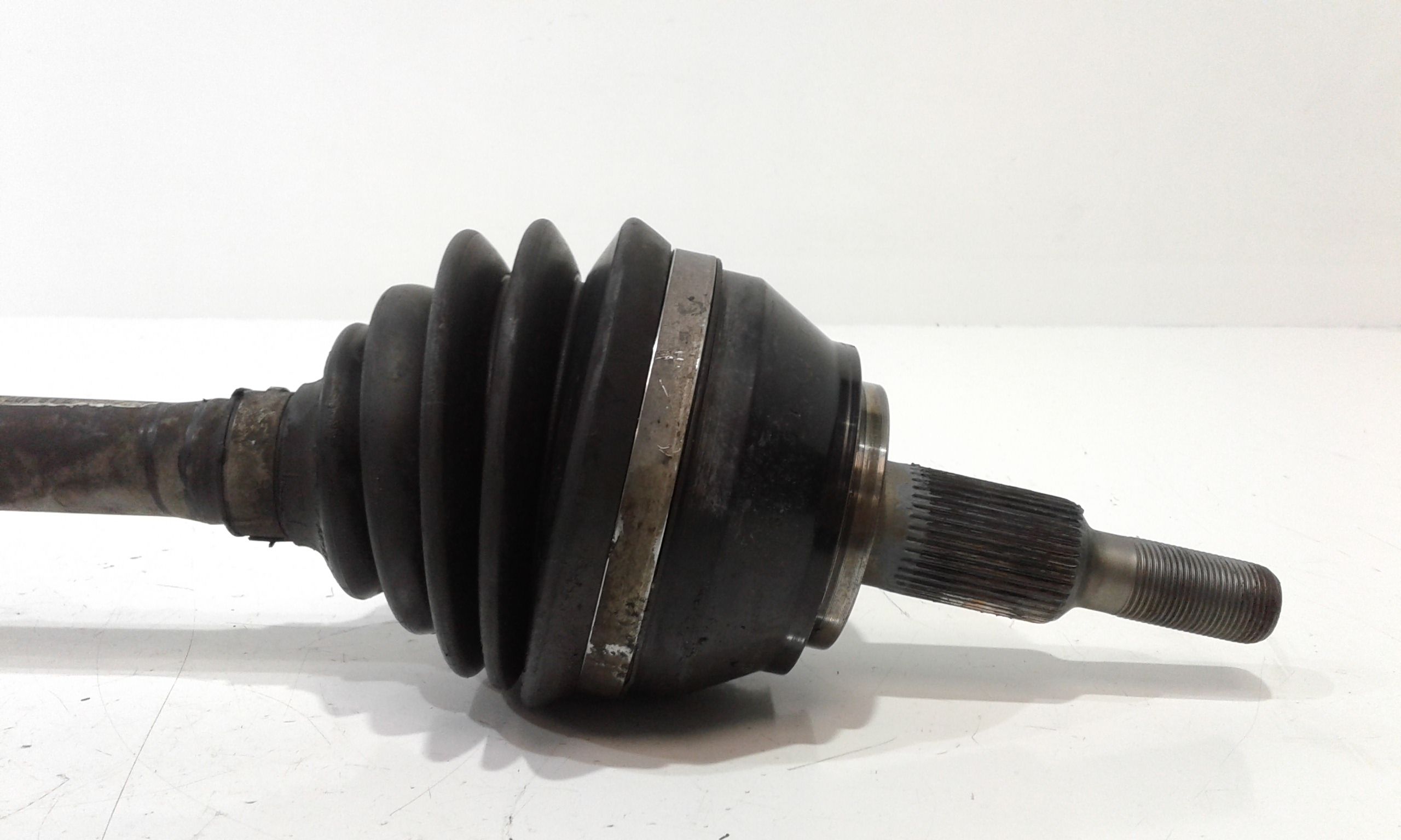 Semiasse anteriore Sinistro VOLKSWAGEN Touareg 1 Serie