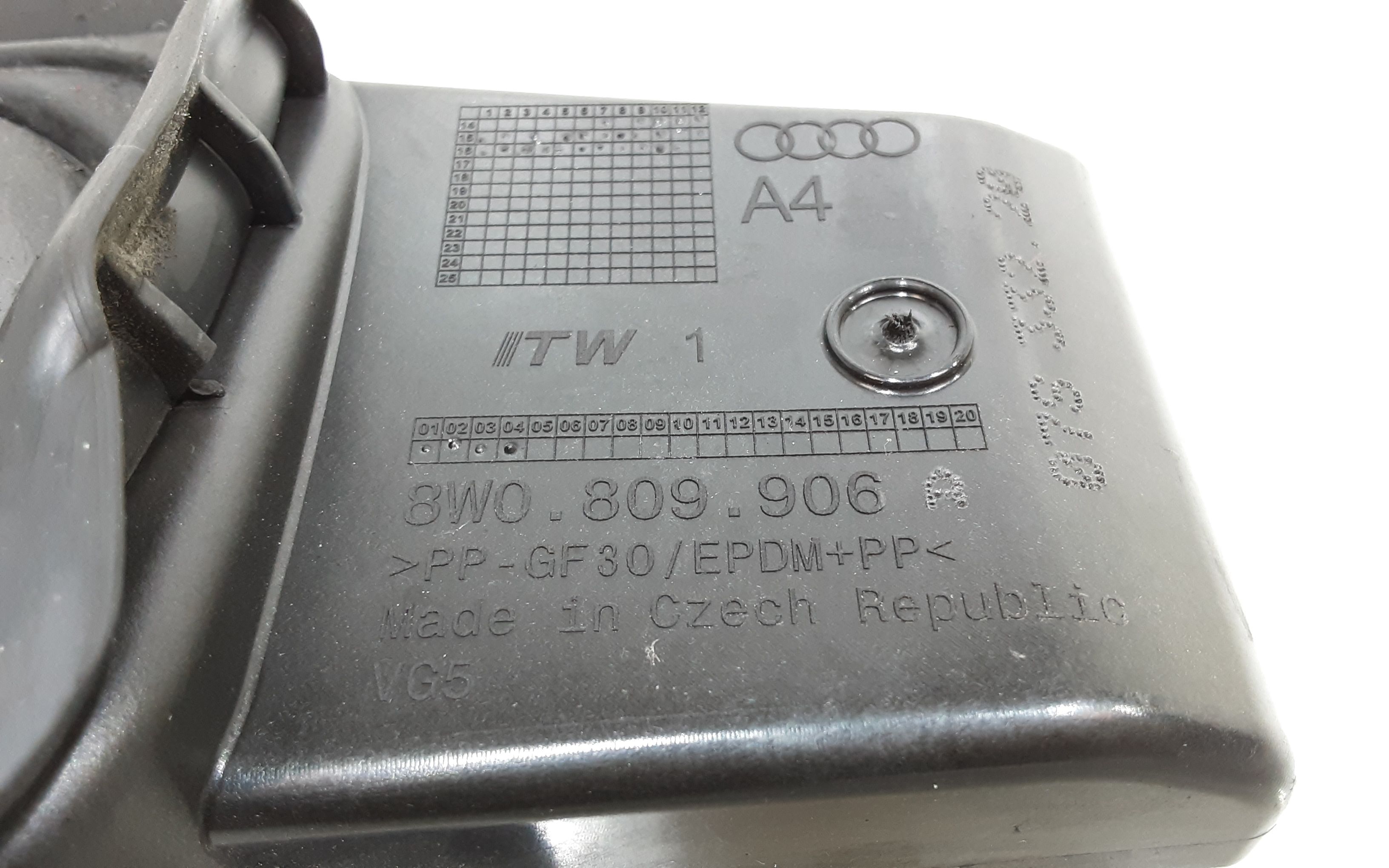 Sportellino Carburante AUDI A4 Avant (8W5)