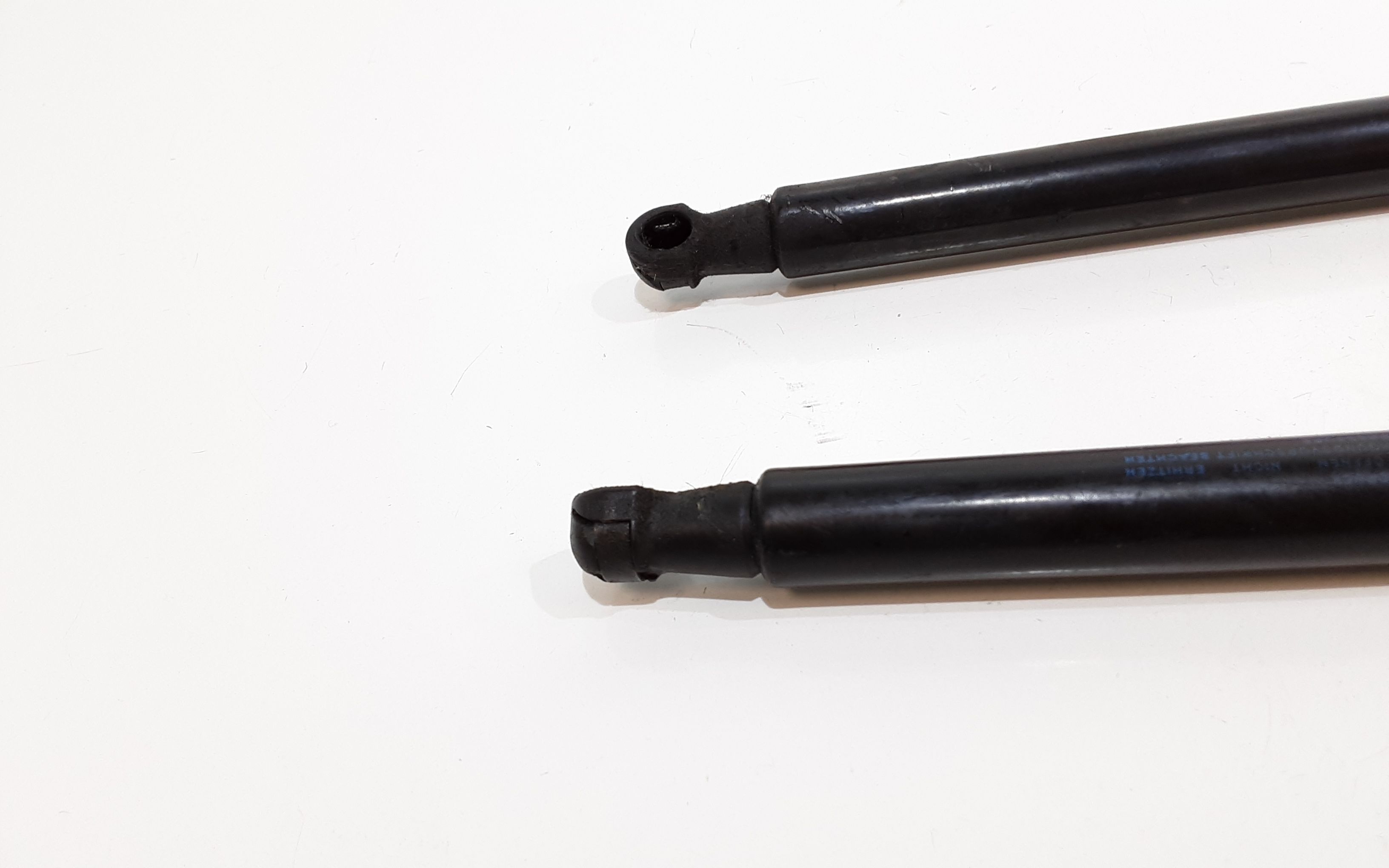 Pistoncini cofano ant AUDI A4 Avant (8W5)