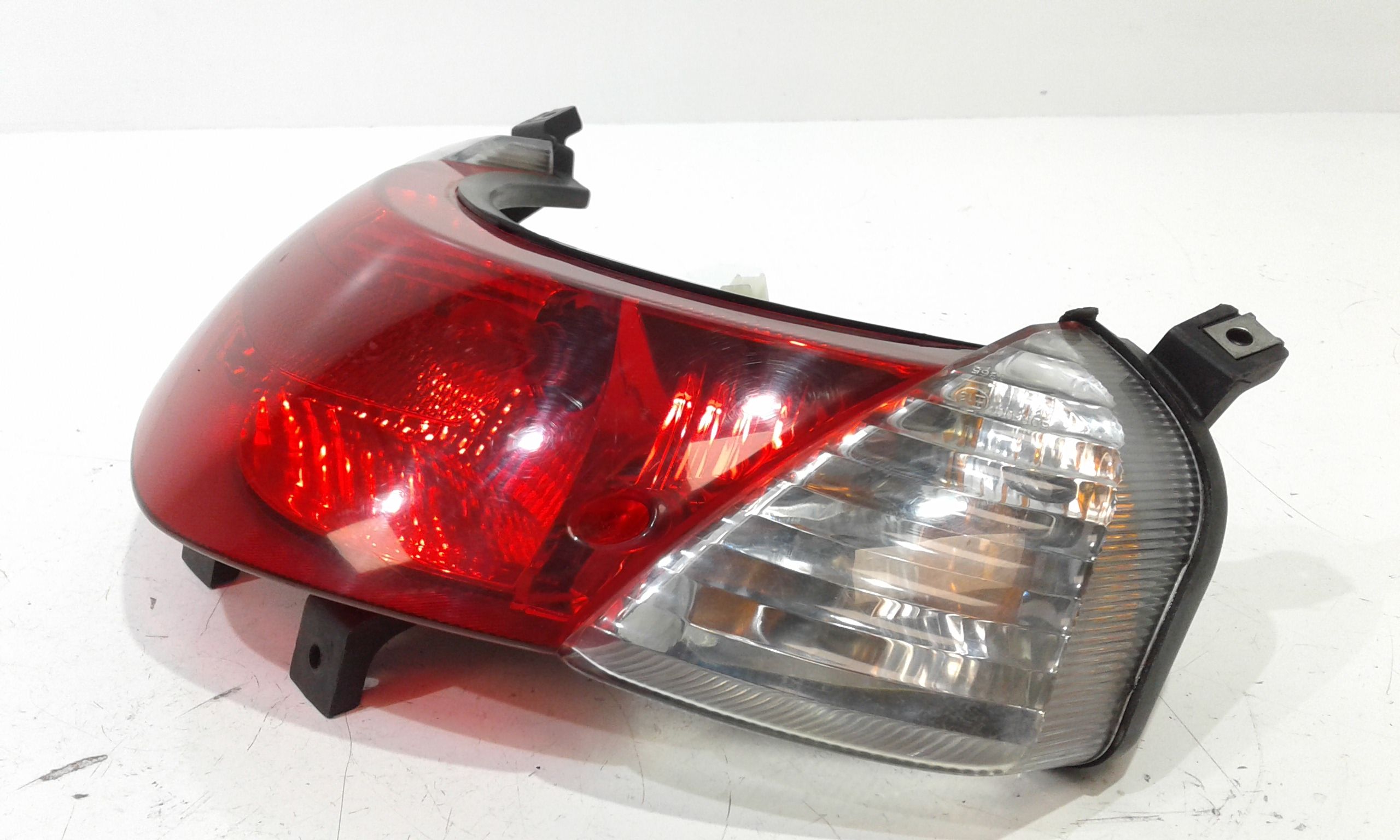 Stop posteriore SUZUKI SIXteen 150cc (07>14)