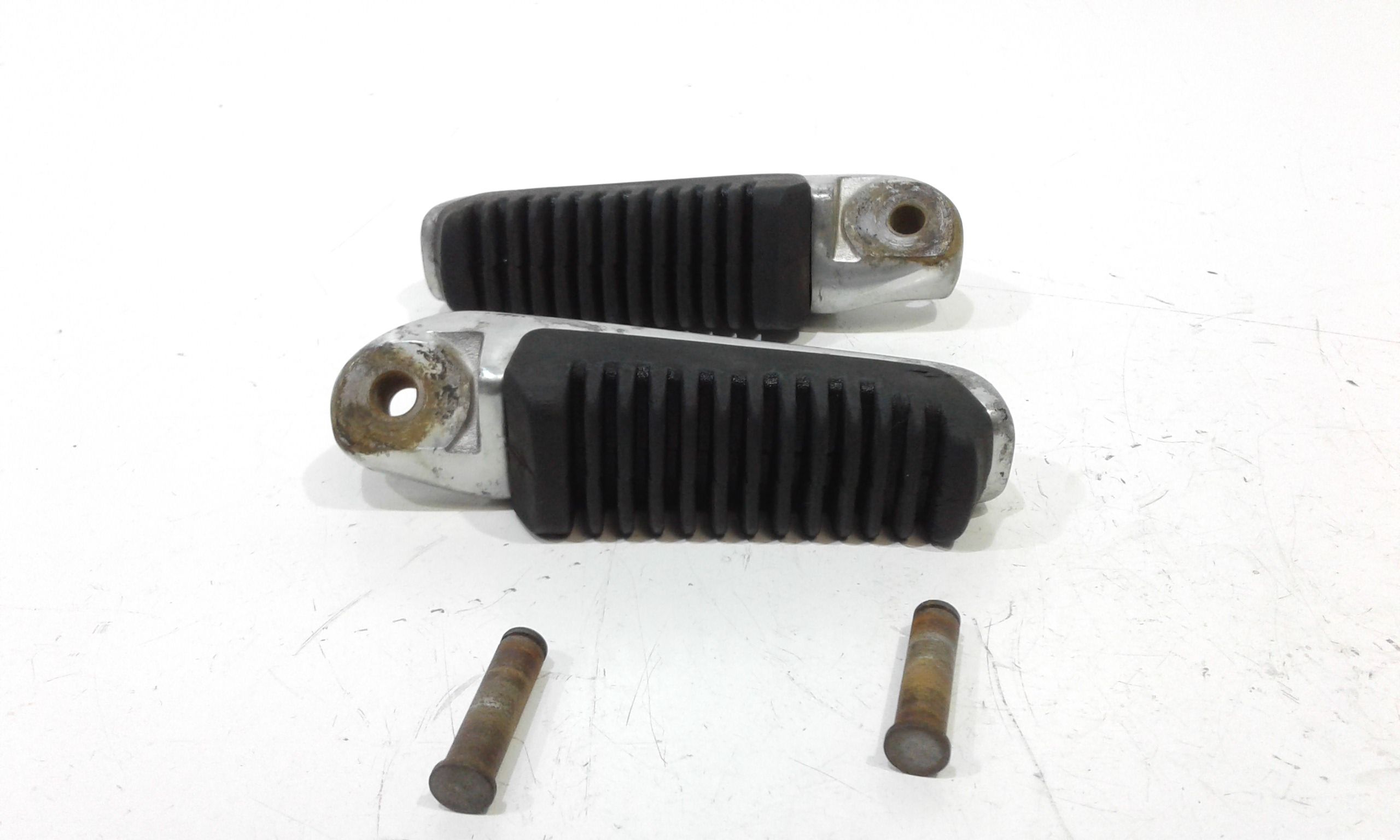 Coppia pedalini SUZUKI SIXteen 150cc (07>14)