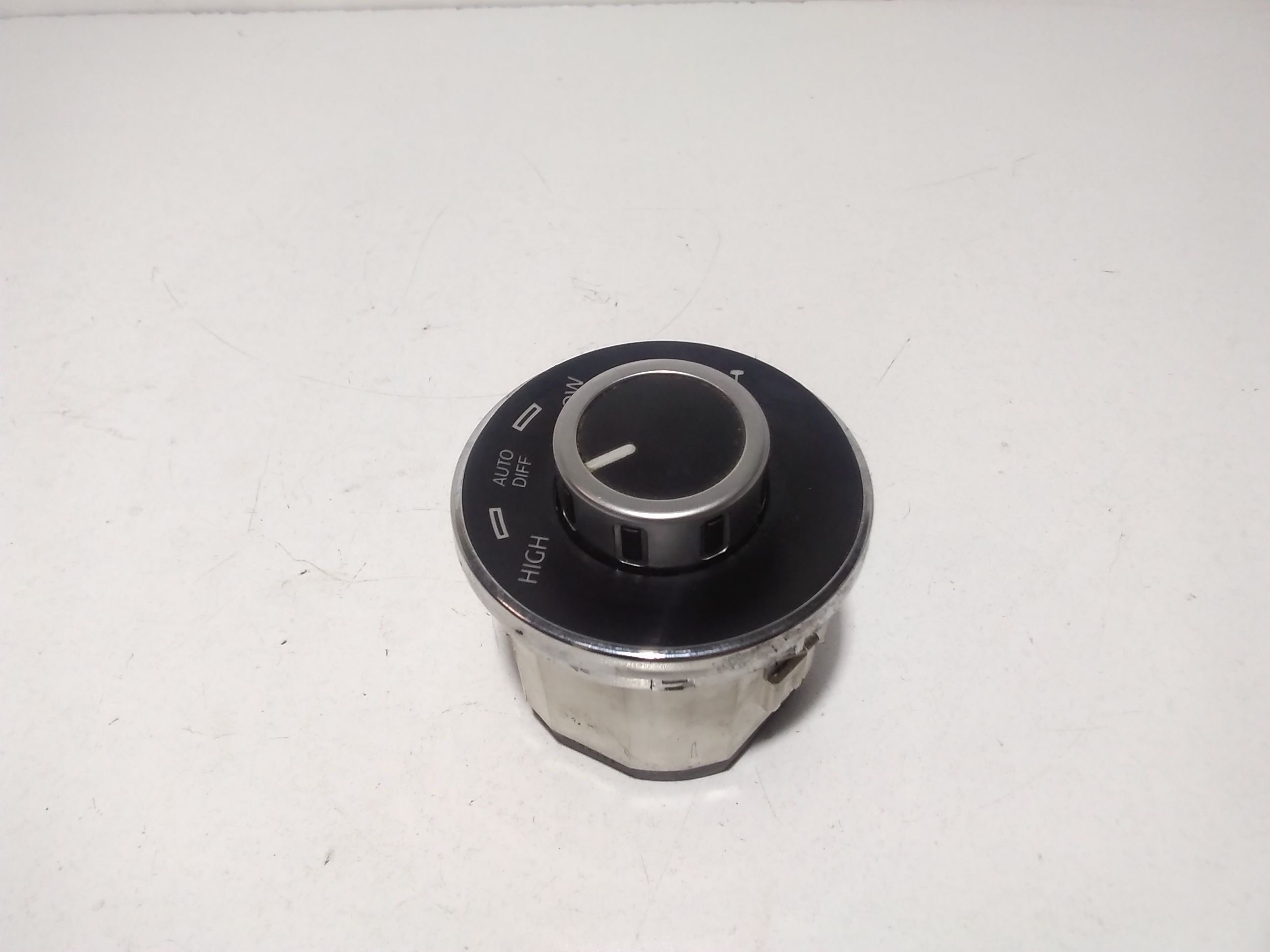 Interruttore pulsante bloccaggio differenziale VOLKSWAGEN Touareg 1 Serie