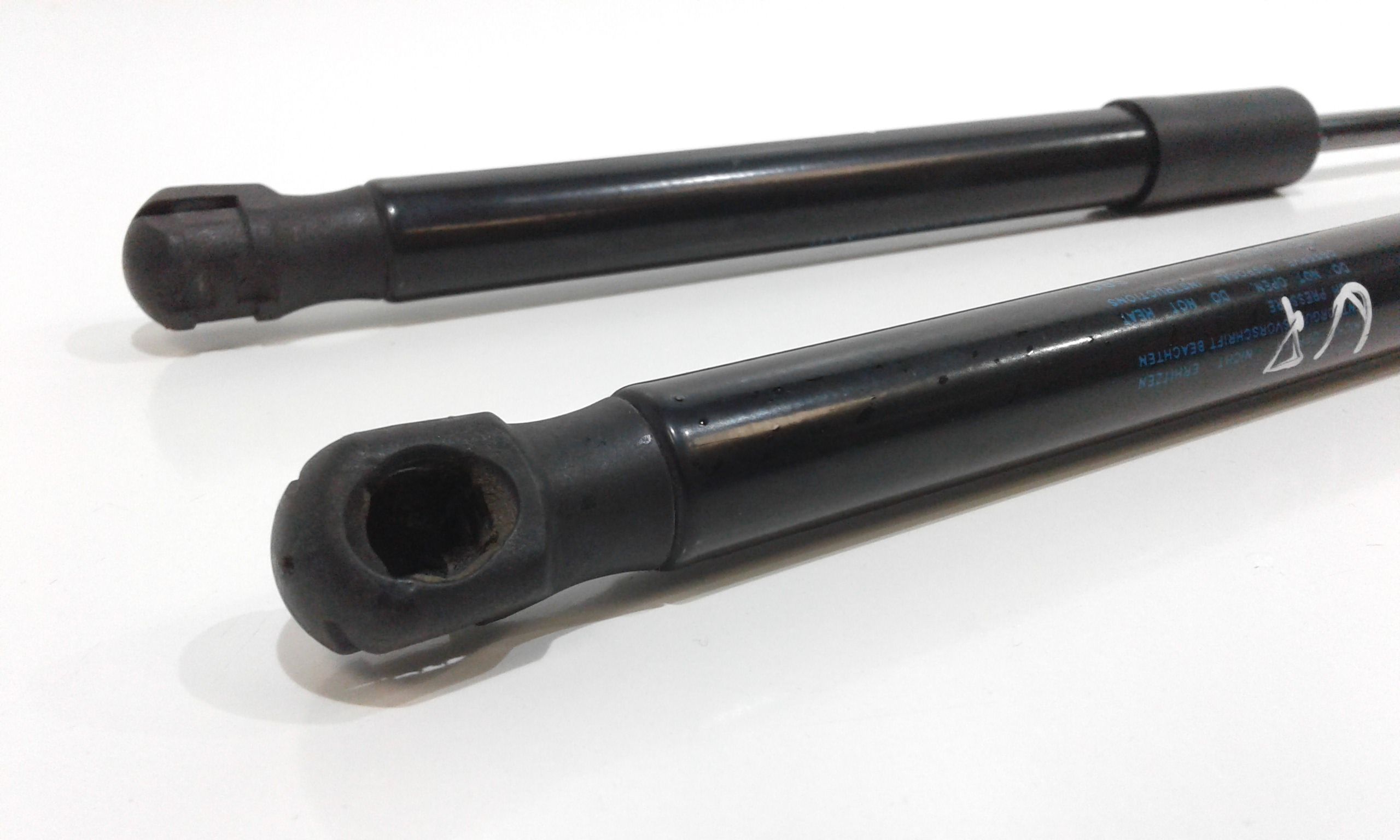 Pistoncini cofano Post. VOLKSWAGEN Up 1 Serie